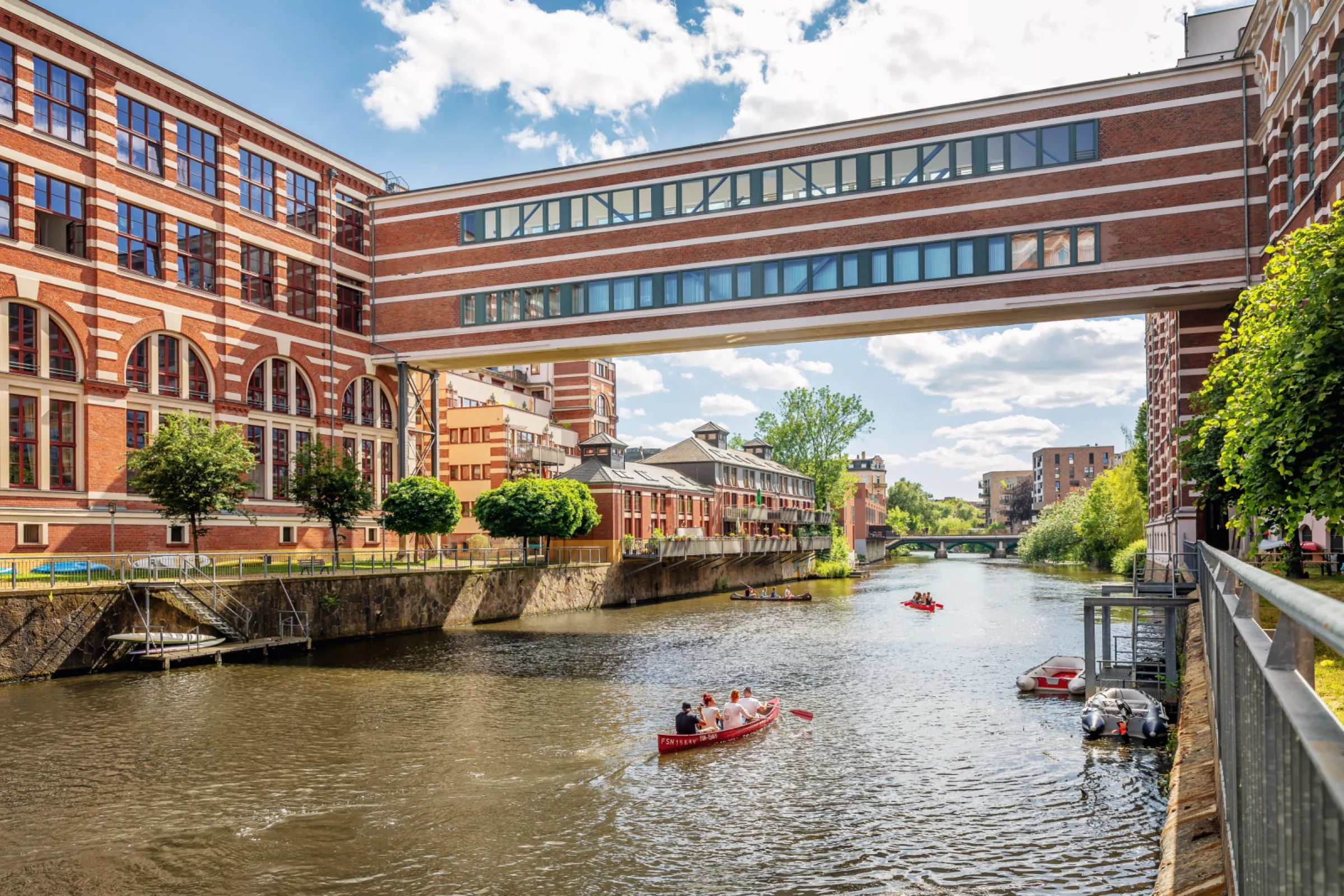 Leipzig's water landscape is unique and offers ideal conditions for canoe and inflatable boat tours. © Philipp Kirschner