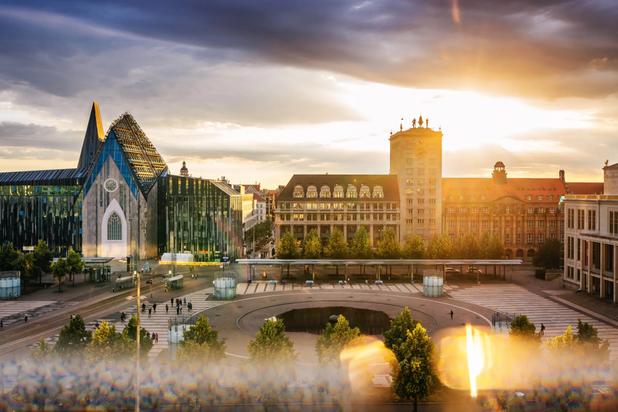 Discover Leipzig on a sightseeing tour. You will for example see the city campus of Leipzig University, Germany's second oldest university, with the impressive Paulinum assembly hall and the University Church of St. Paul. © Philipp Kirschner
