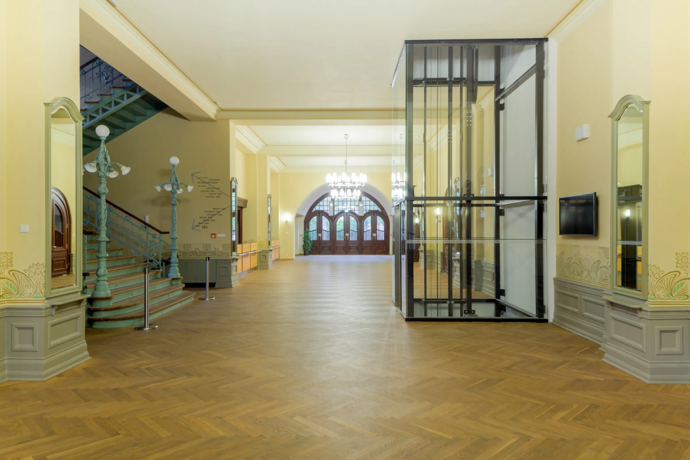 KONGRESSHALLE am Zoo Leipzig foyer © Jörg Singer