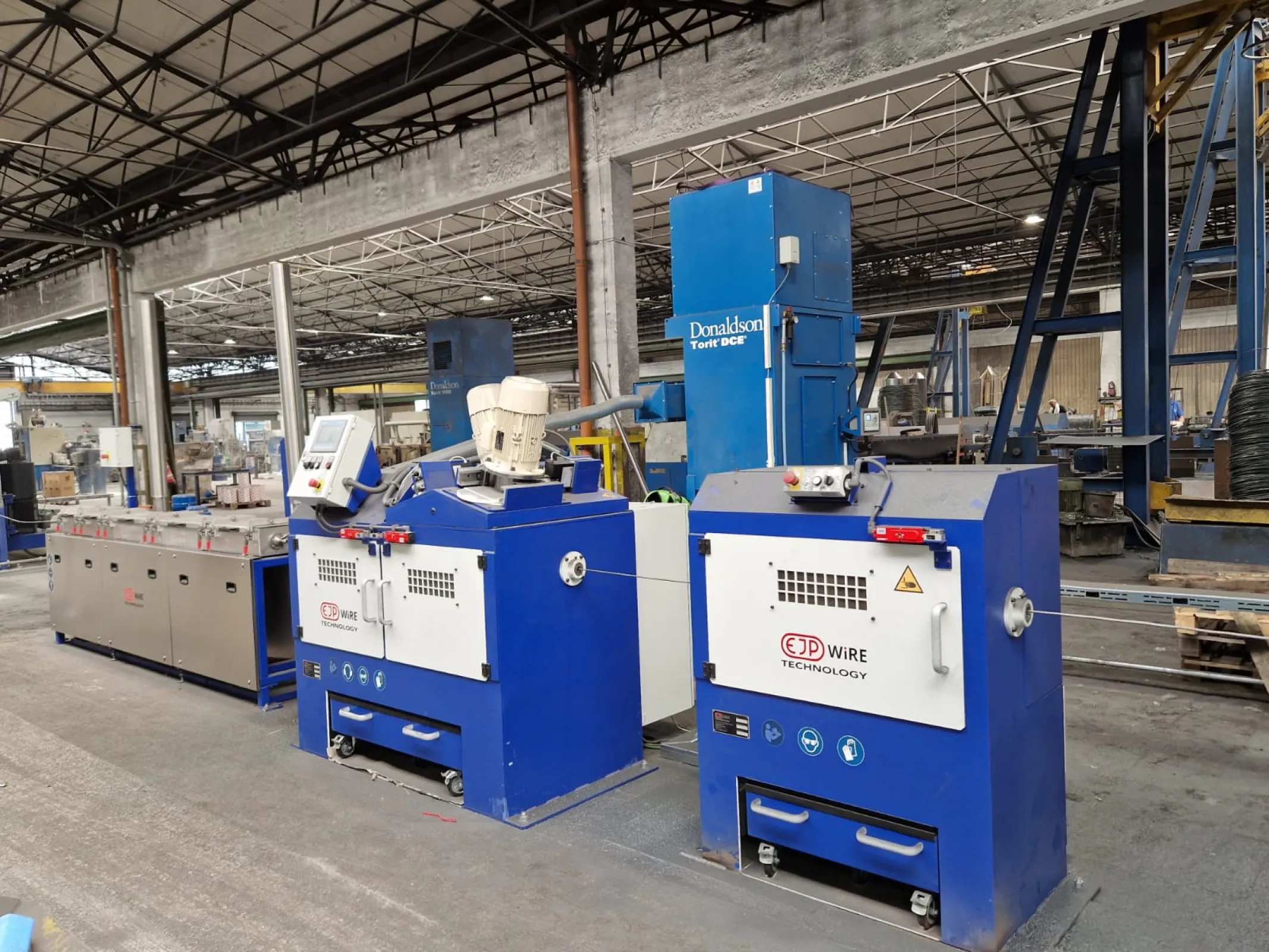 Bending descaler / brushing descaler and wire cleaning and coating machine