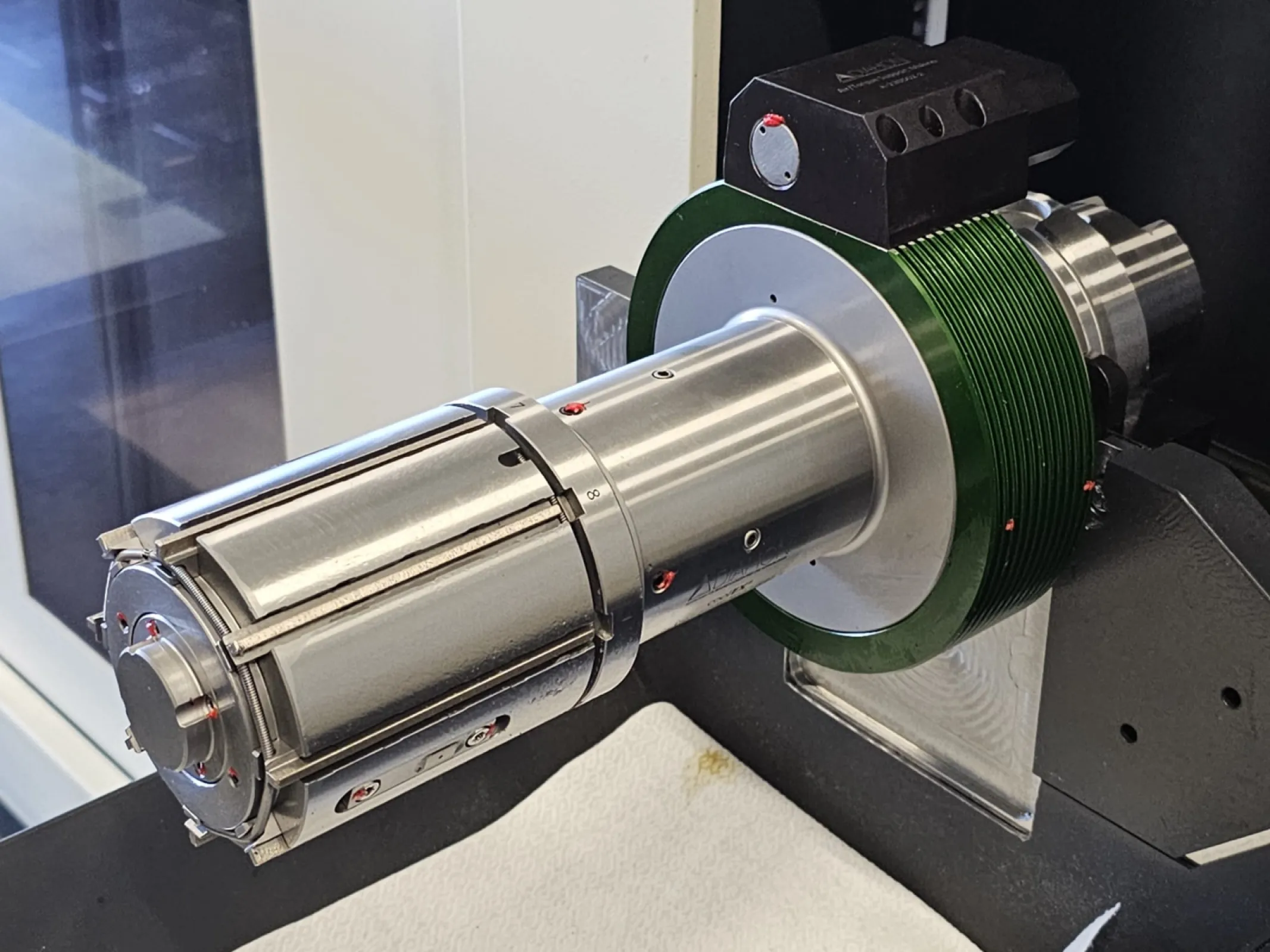 CllEX LM honing tool on MAKINO A81NX machine