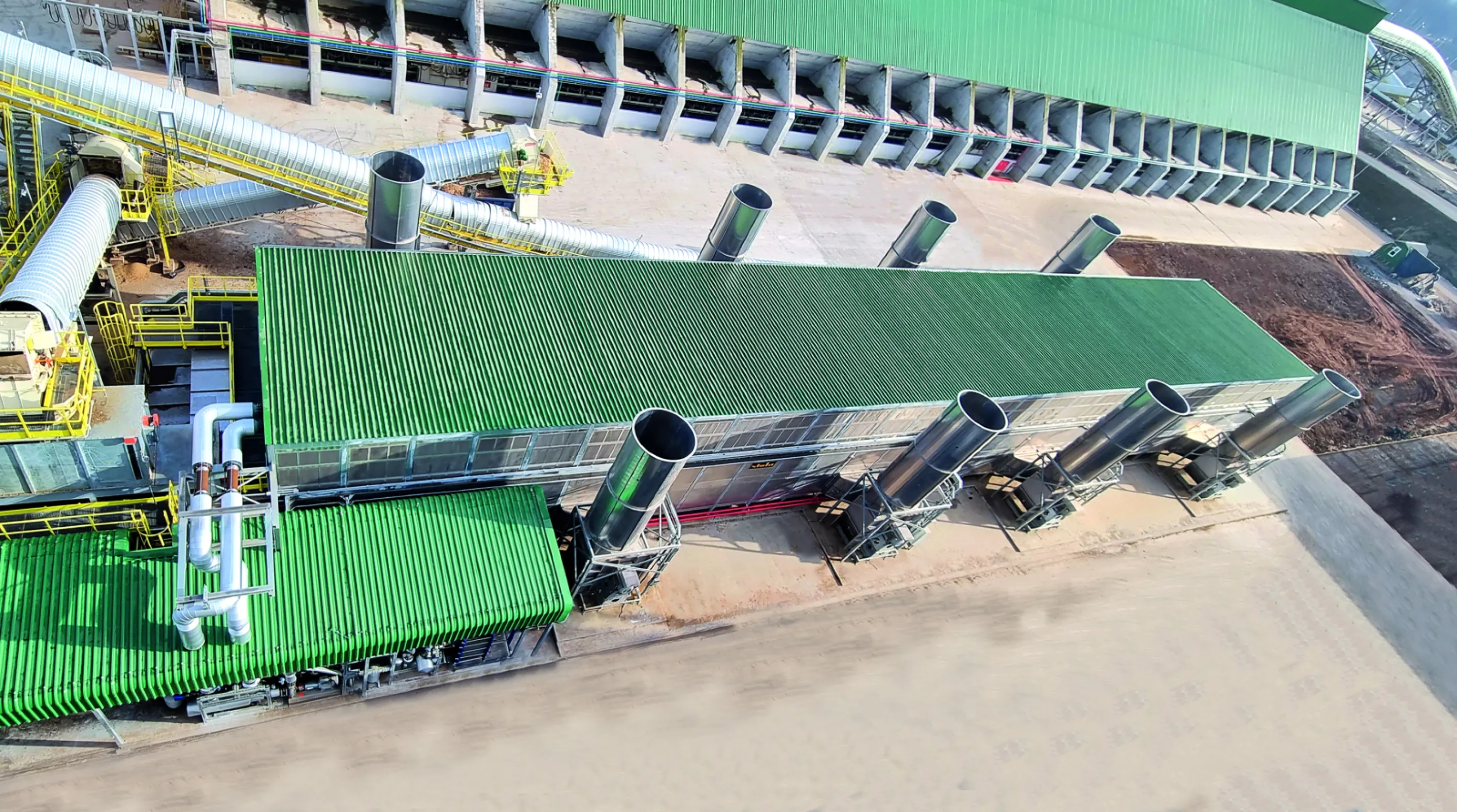 Belt dryer in Brazil for pine bark and -chips (for fuel pre-drying)