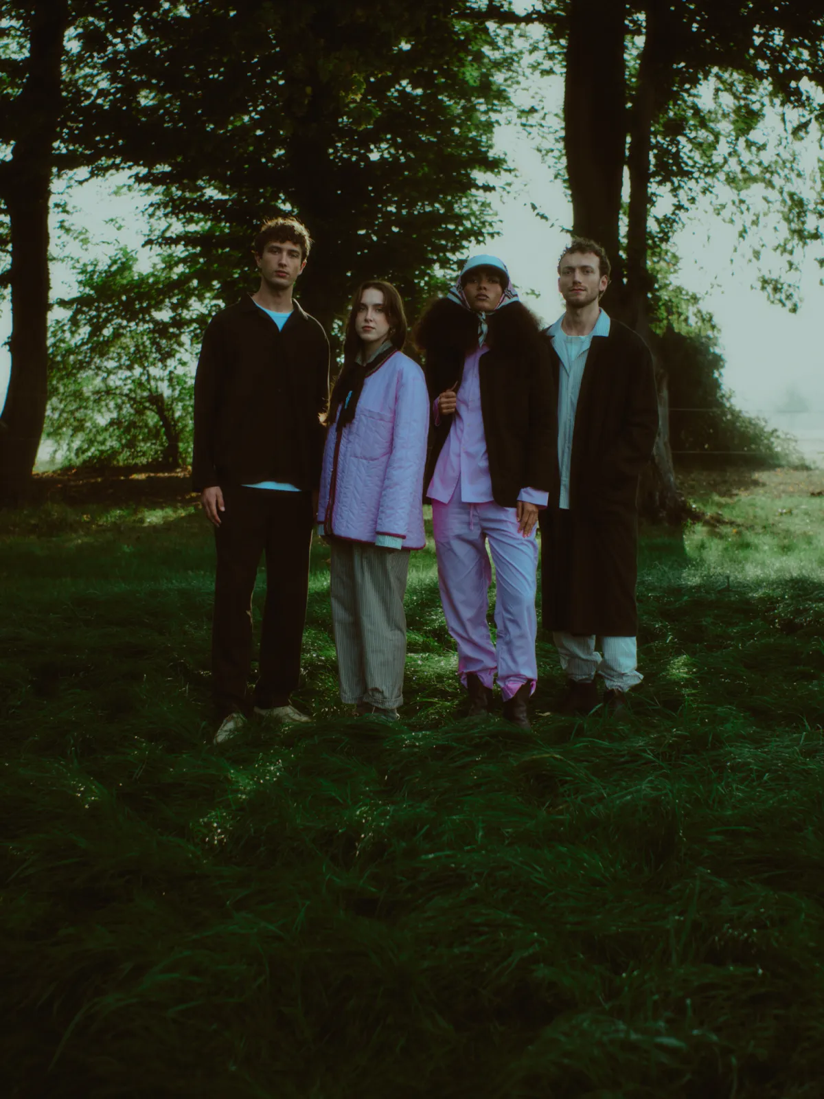 Pyjama Gang in the Wild – Layered Looks with Long Pyjama Sets & Padded Jackets