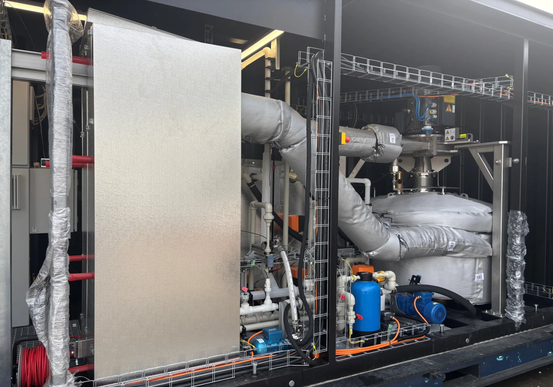 Bosch Water Purification System is an MVR-based solution for the production of high-purity demineralized water and the separation of contaminants with a high water recovery rate.