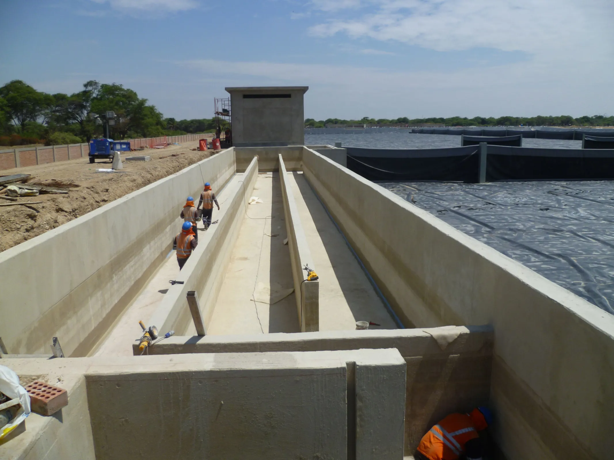 PTAR Sewage Treatment Plant, San Martin Piura, Peru 8.500qm - VELOSIT CW 111 Waterproofing