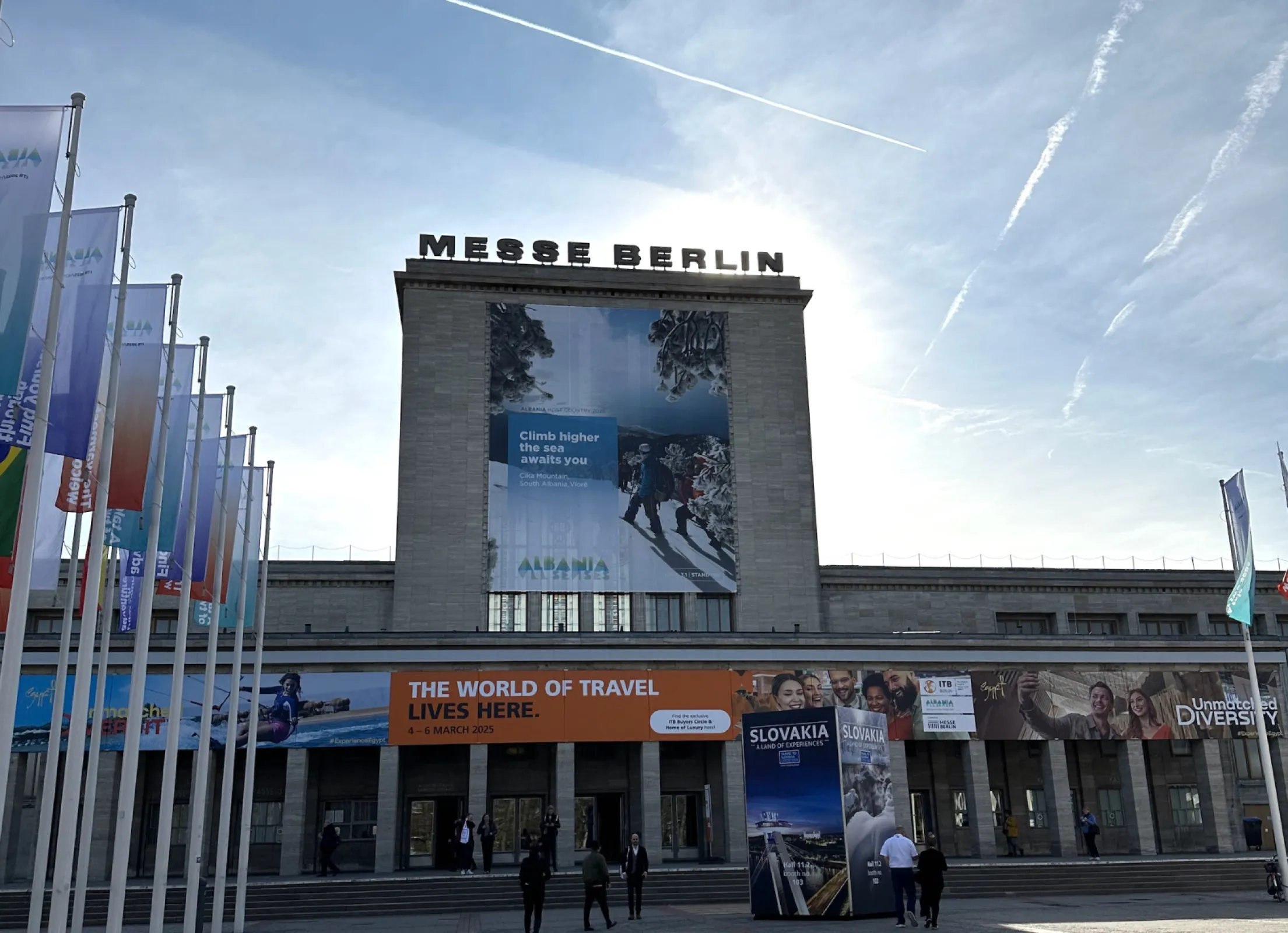 We handle every detail of your expo visit, so you can focus on your core business. Hotel reservations, private transfers, dining and translation services.