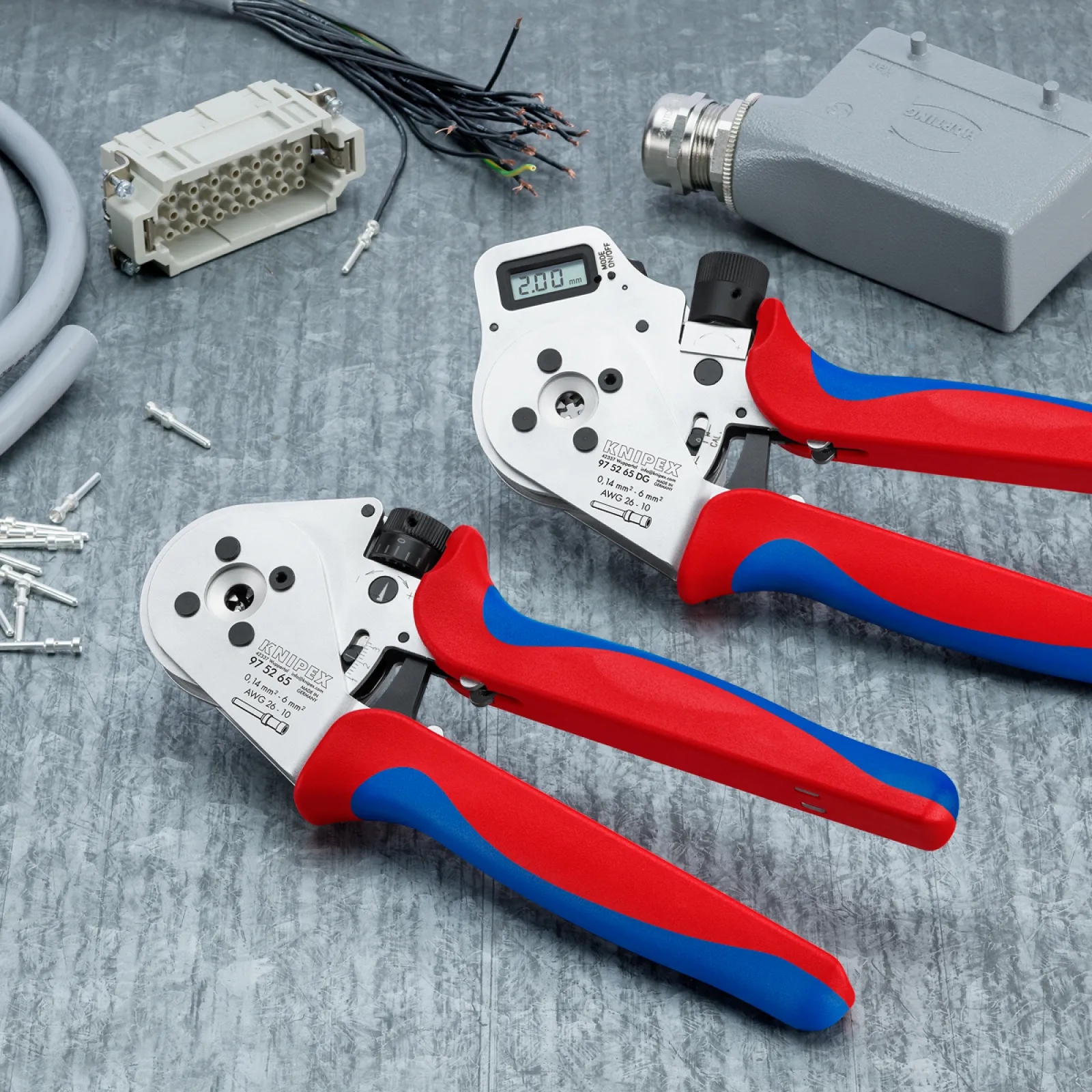 Four-indent crimping pliers for turned contacts