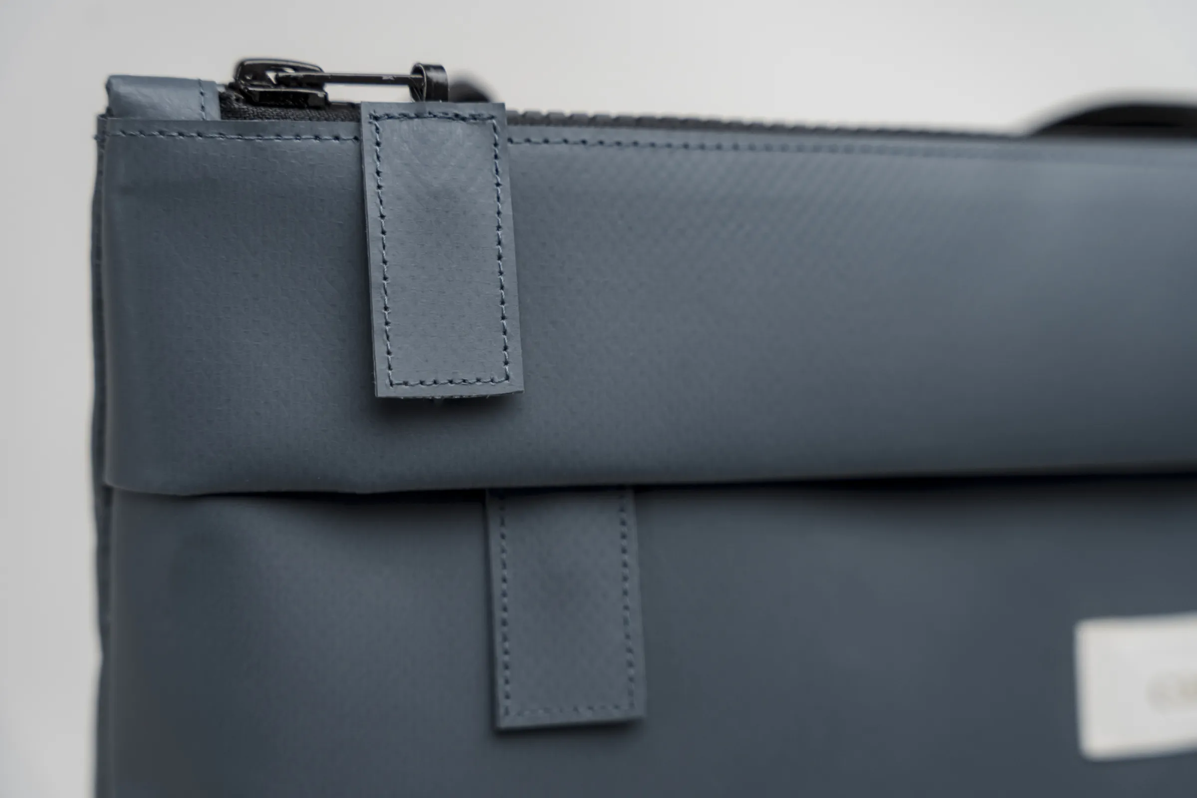 carl MASTERPIECES Handbag Model N°1 classic, Detail on the Zipper