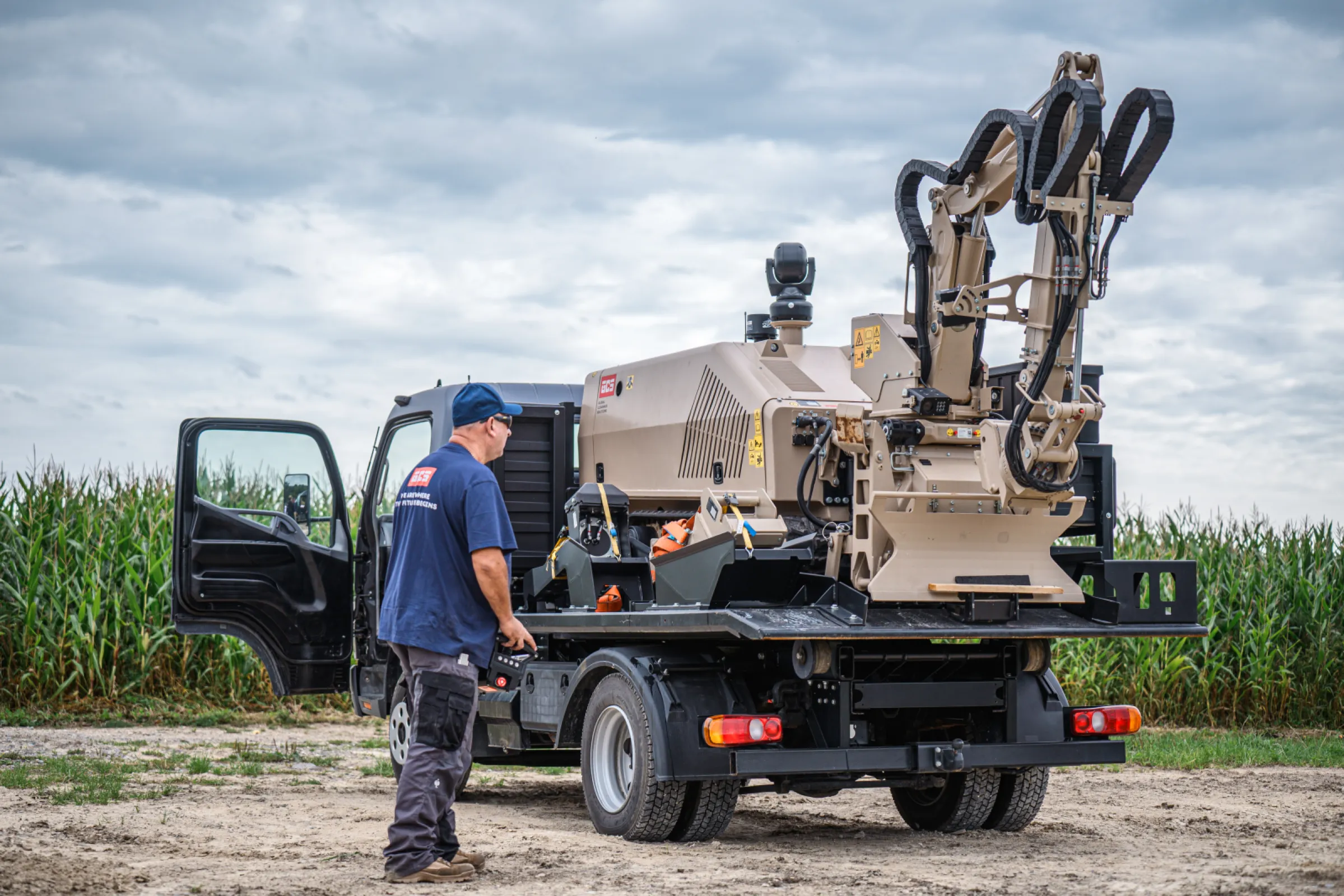 GCS-100 with attachment and tools easily transportable on transport flat