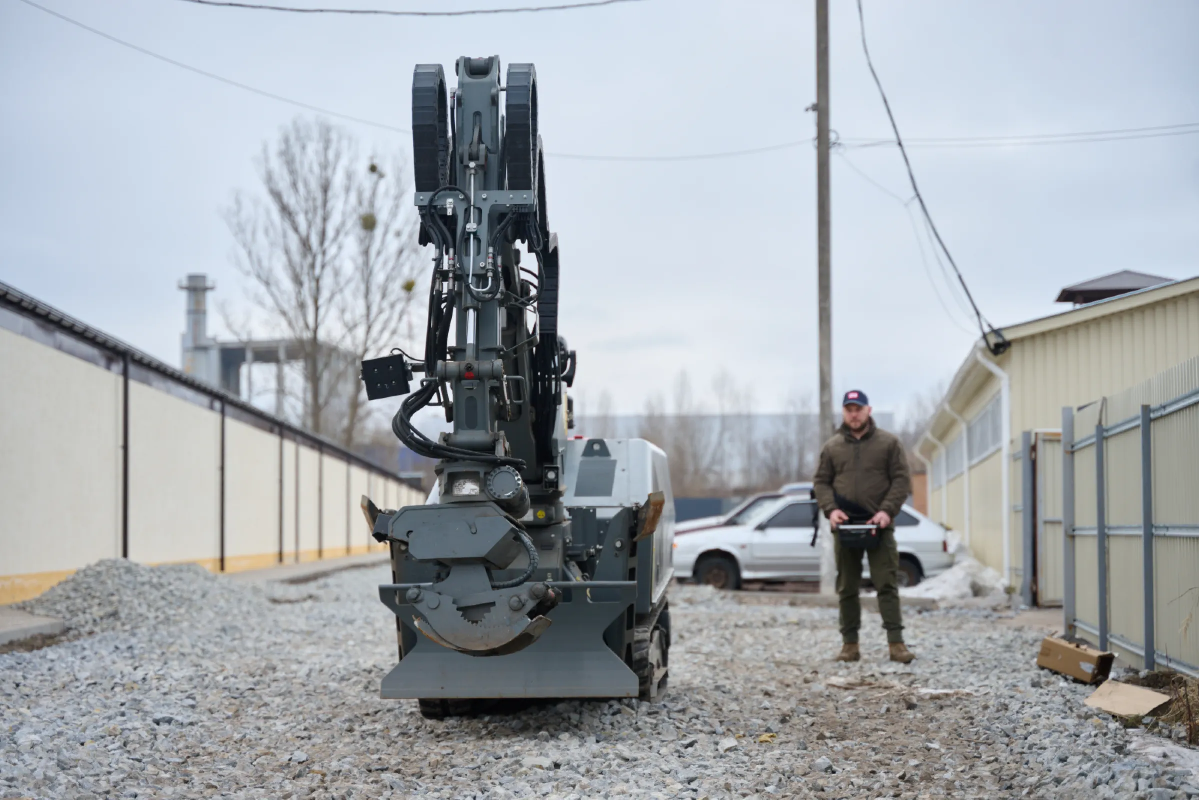 GCS-100 with Manipulator and Gripper Tool with GCS operator