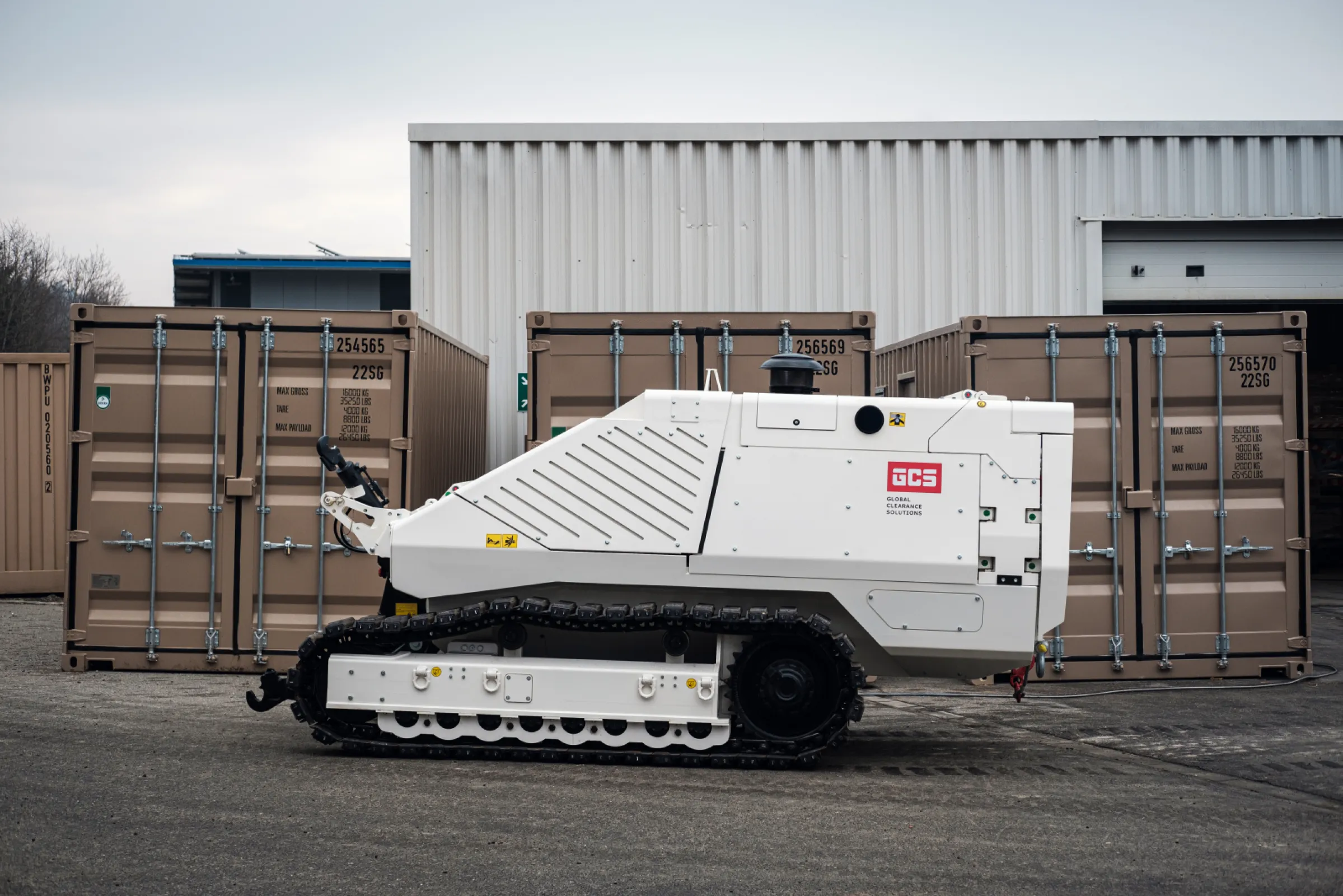 GCS-100 with transport containers
