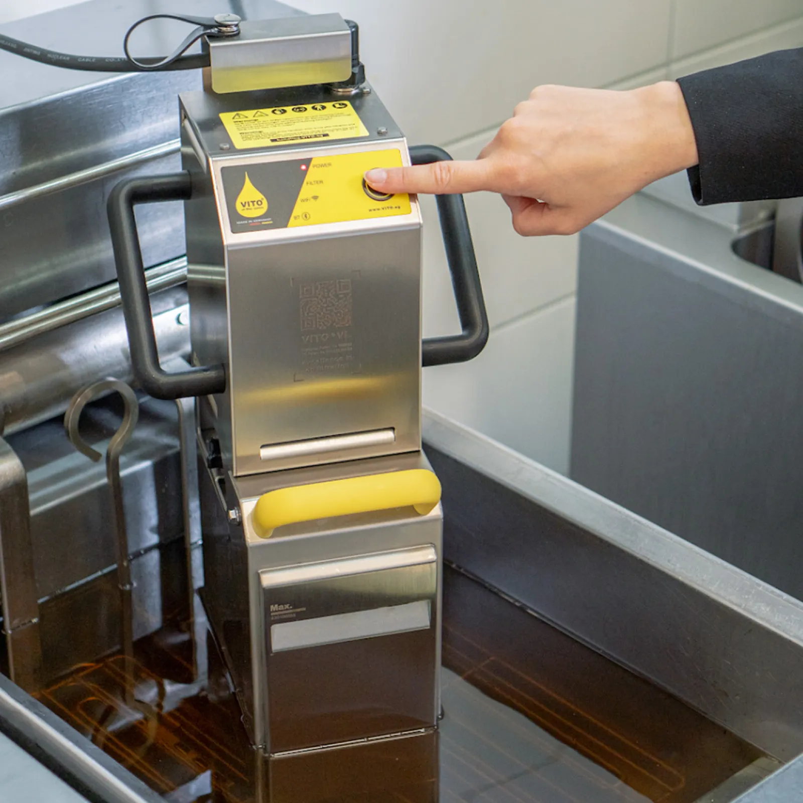 VITO VL oil filter in fryer