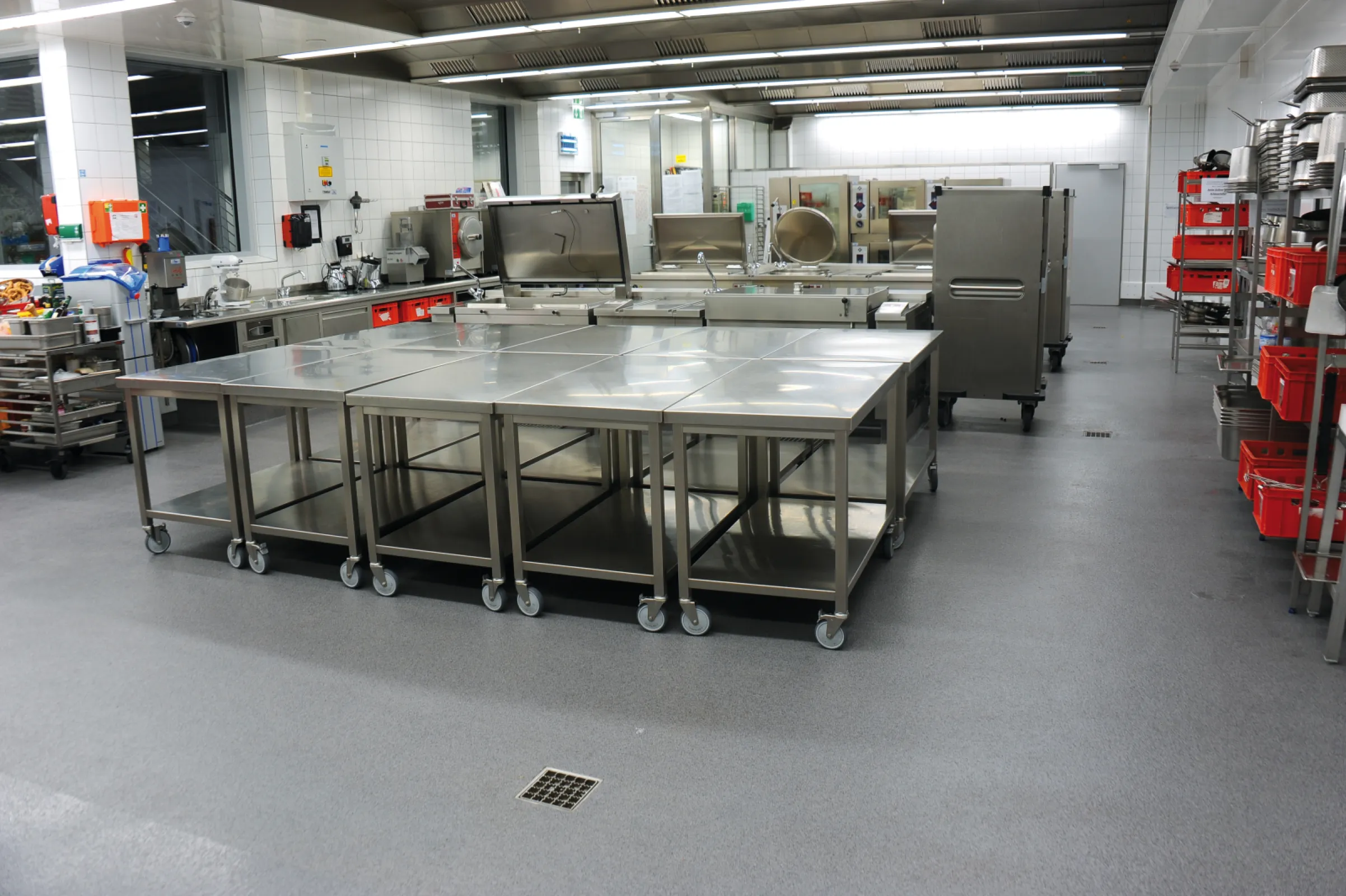 Seamless and hygienic floors