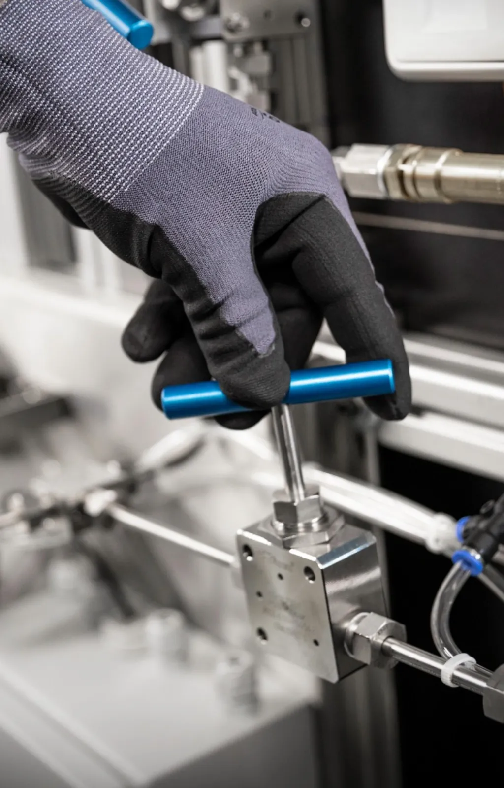 Components from WEH provide the ideal foundation for building high-pressure hydraulic systems – durable, safe, and modular.