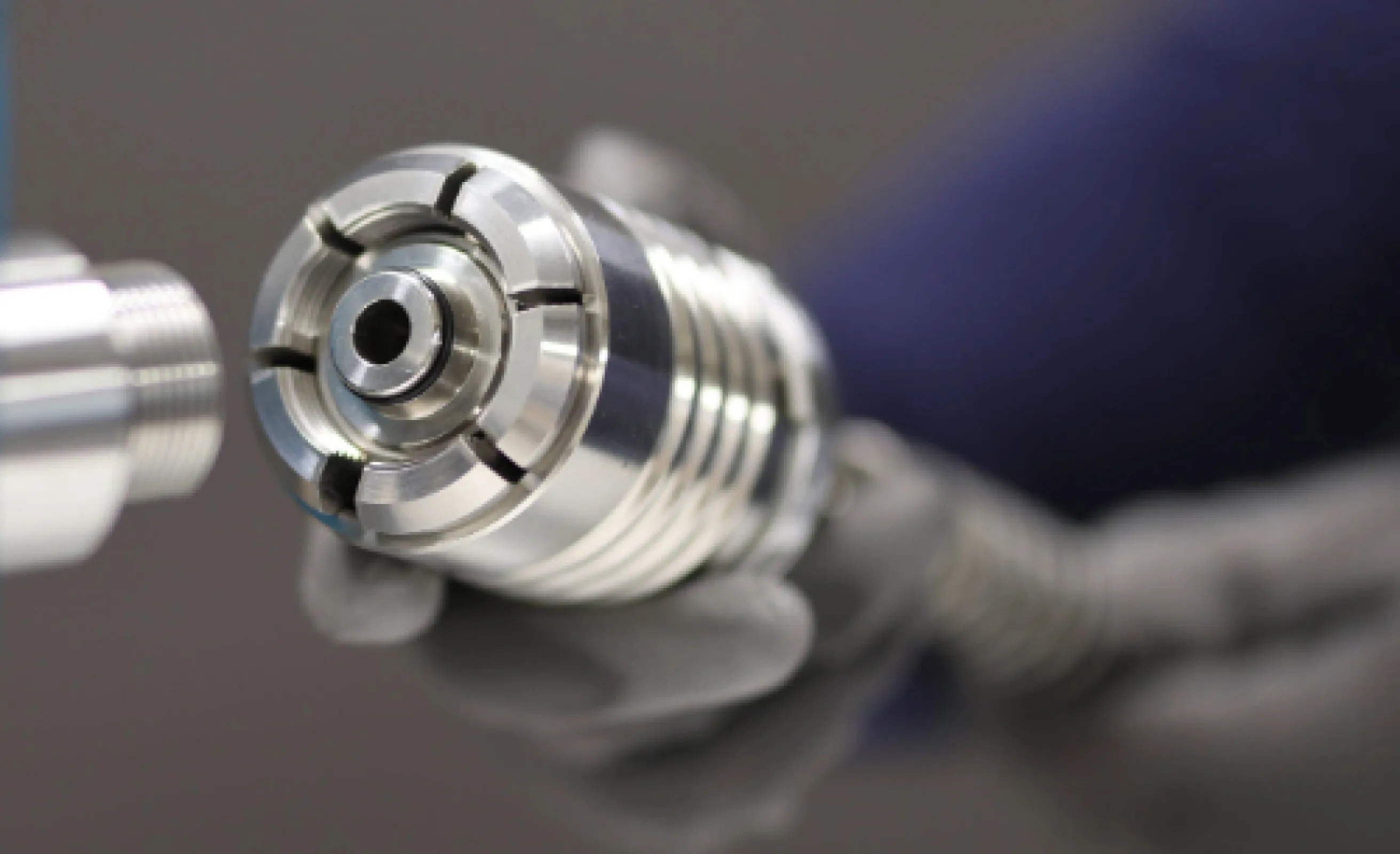 Whether trailers, storage systems, or industrial installations: with WEH® Connectors, hydrogen filling is efficient, leak-tight, and safe—ideal for transport, industry, and logistics.