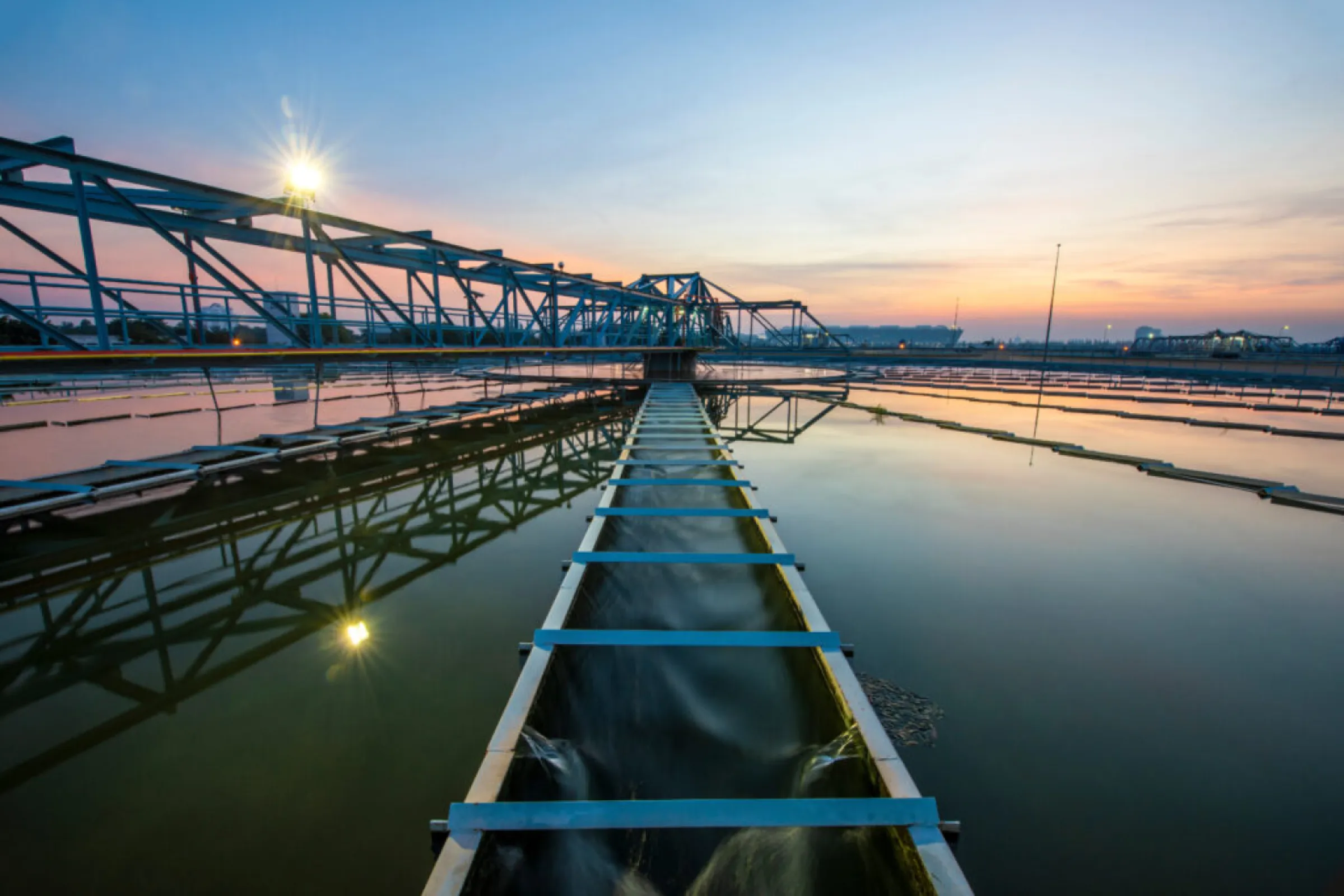 Treatment of odor nuisance in the waste water sector