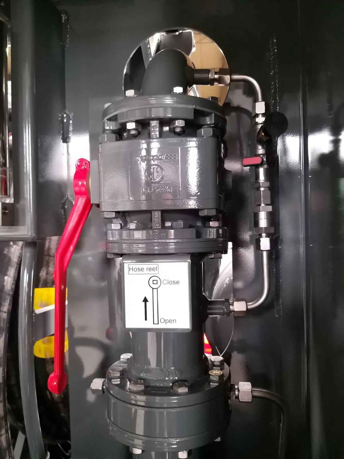 Hydrant Refueller
