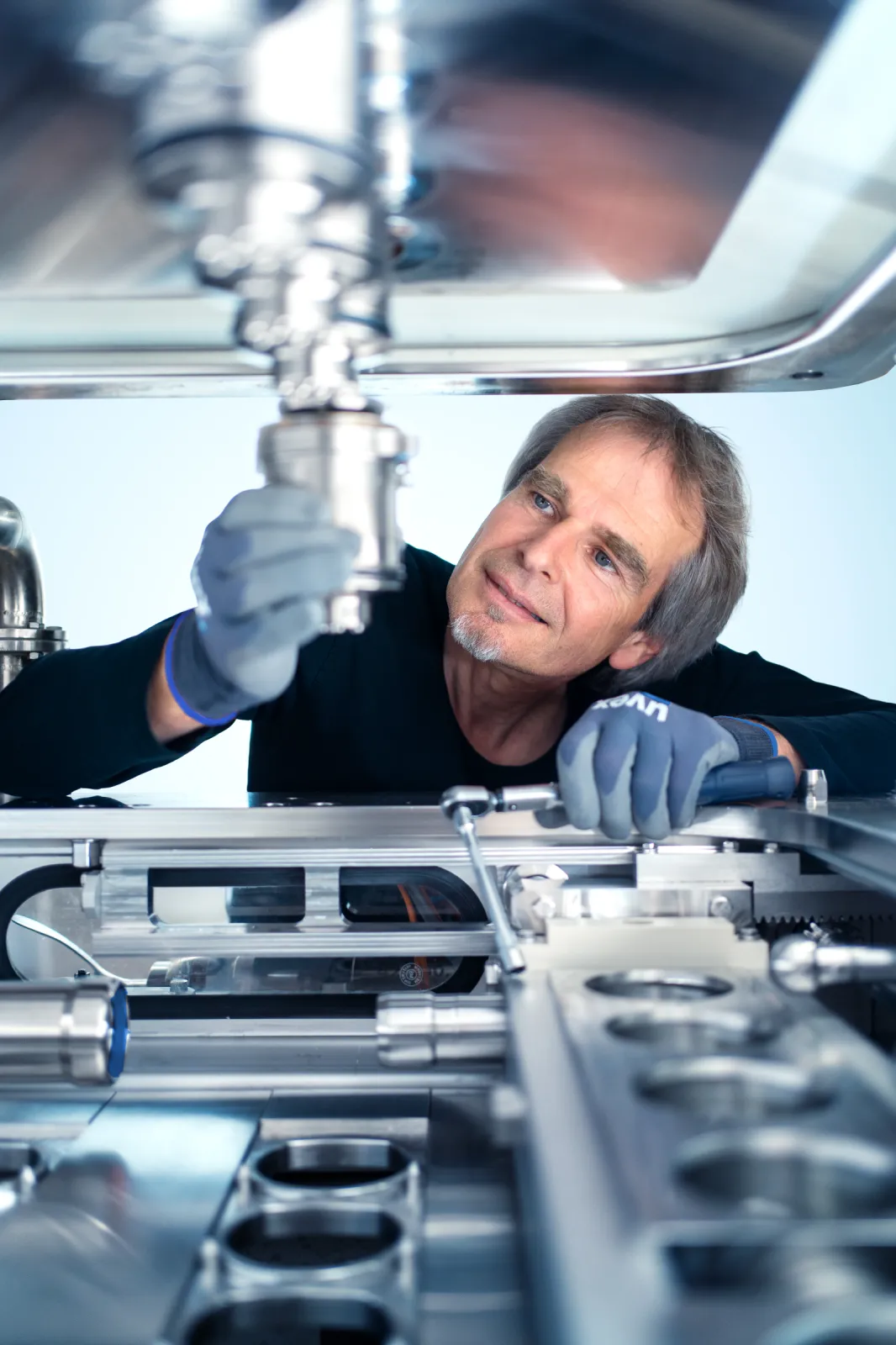Ampack offers comprehensive after-sales services worldwide – from spare parts and maintenance to modernizations, retrofits, and training.