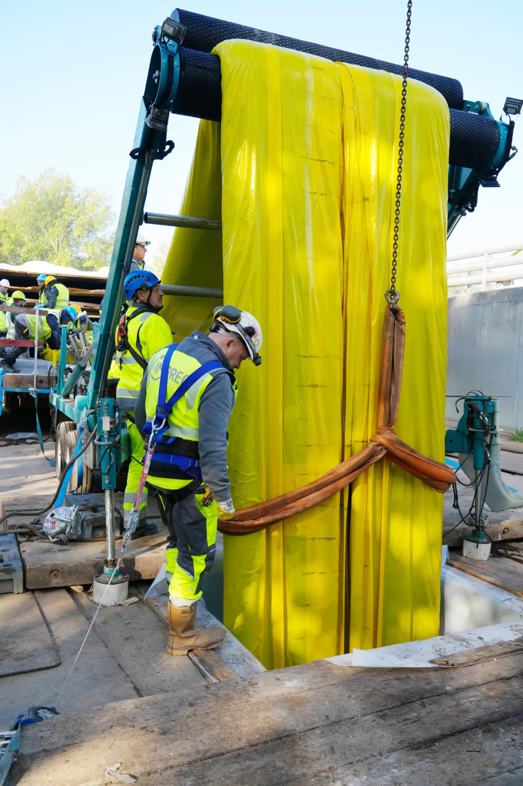 CIPP Liner installation DN 2000, weight of 45.2 t