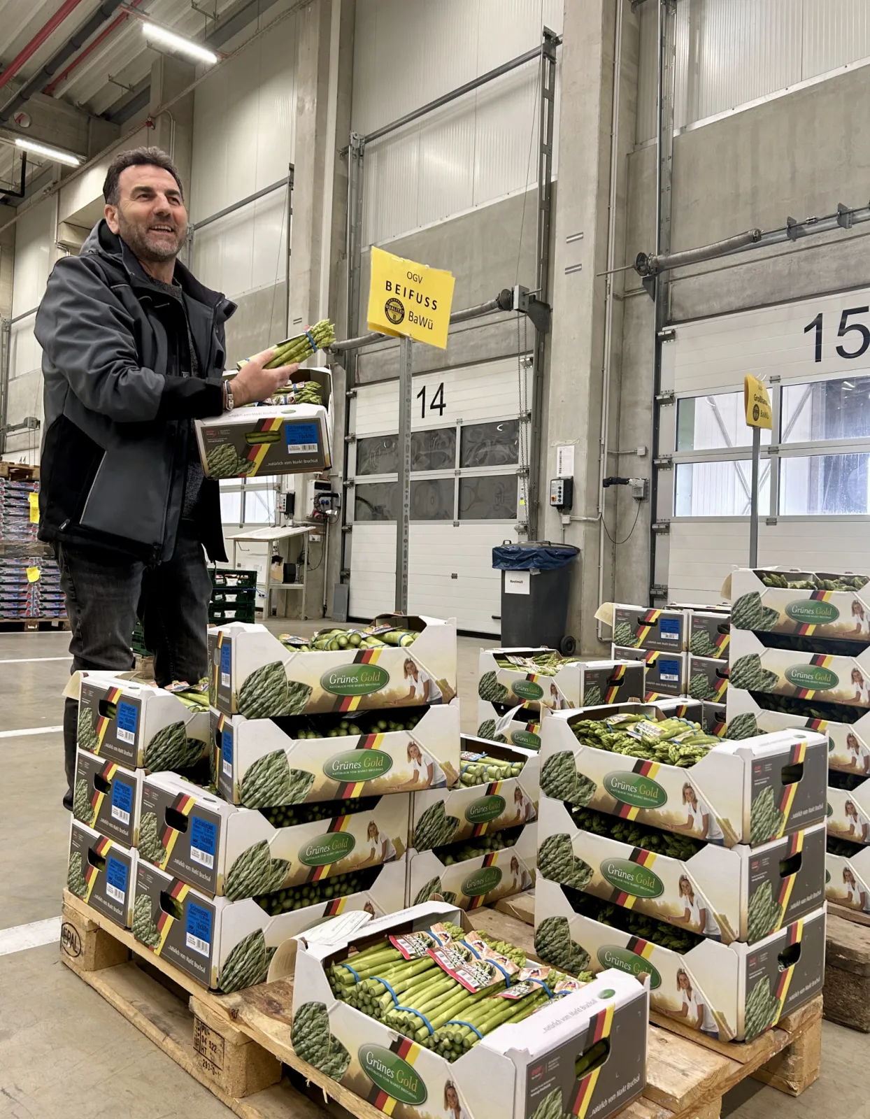 Careful order picking and quality control in our warehouse.