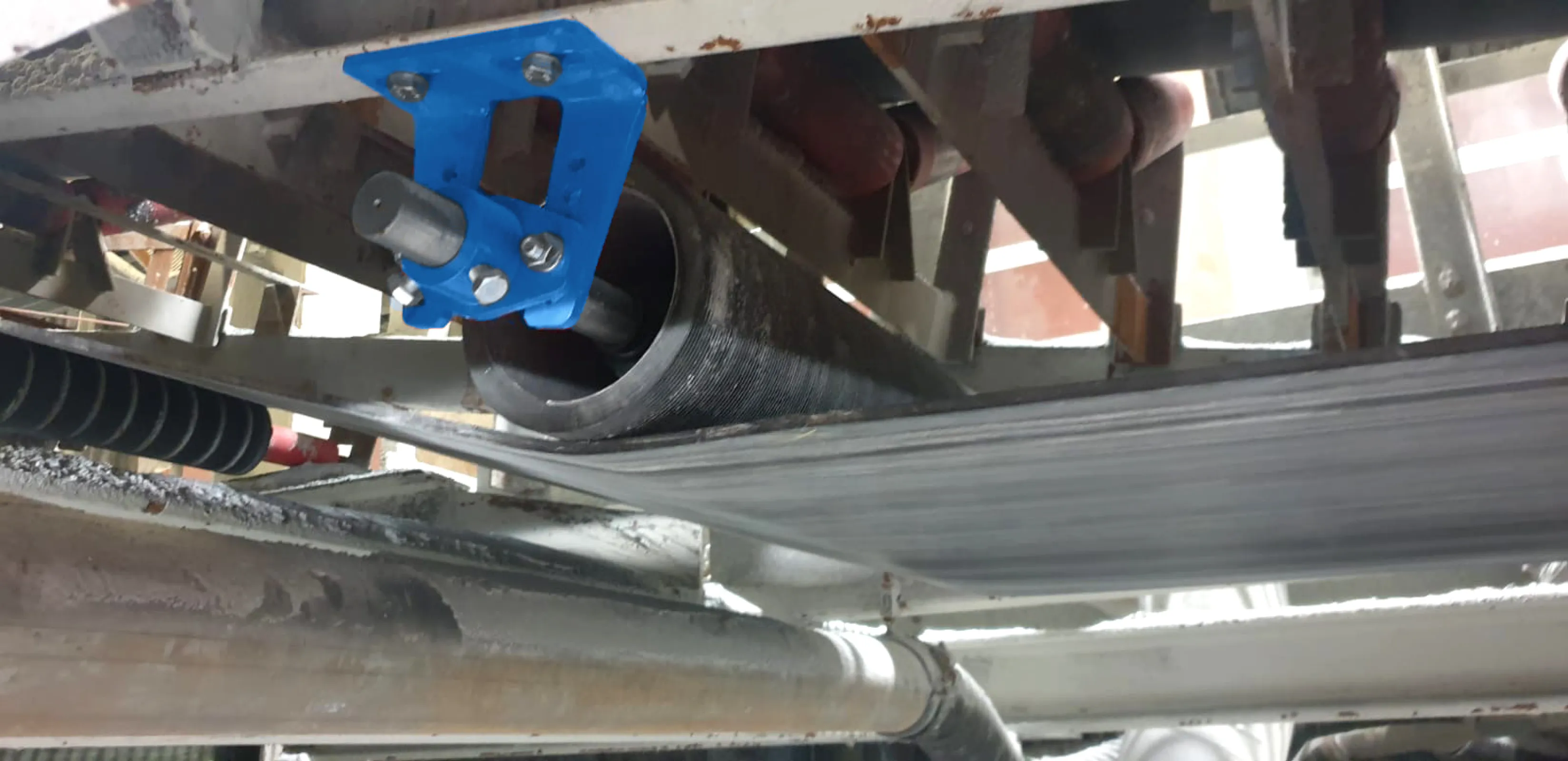 With the PrimeTracker, the belt always stays on track.