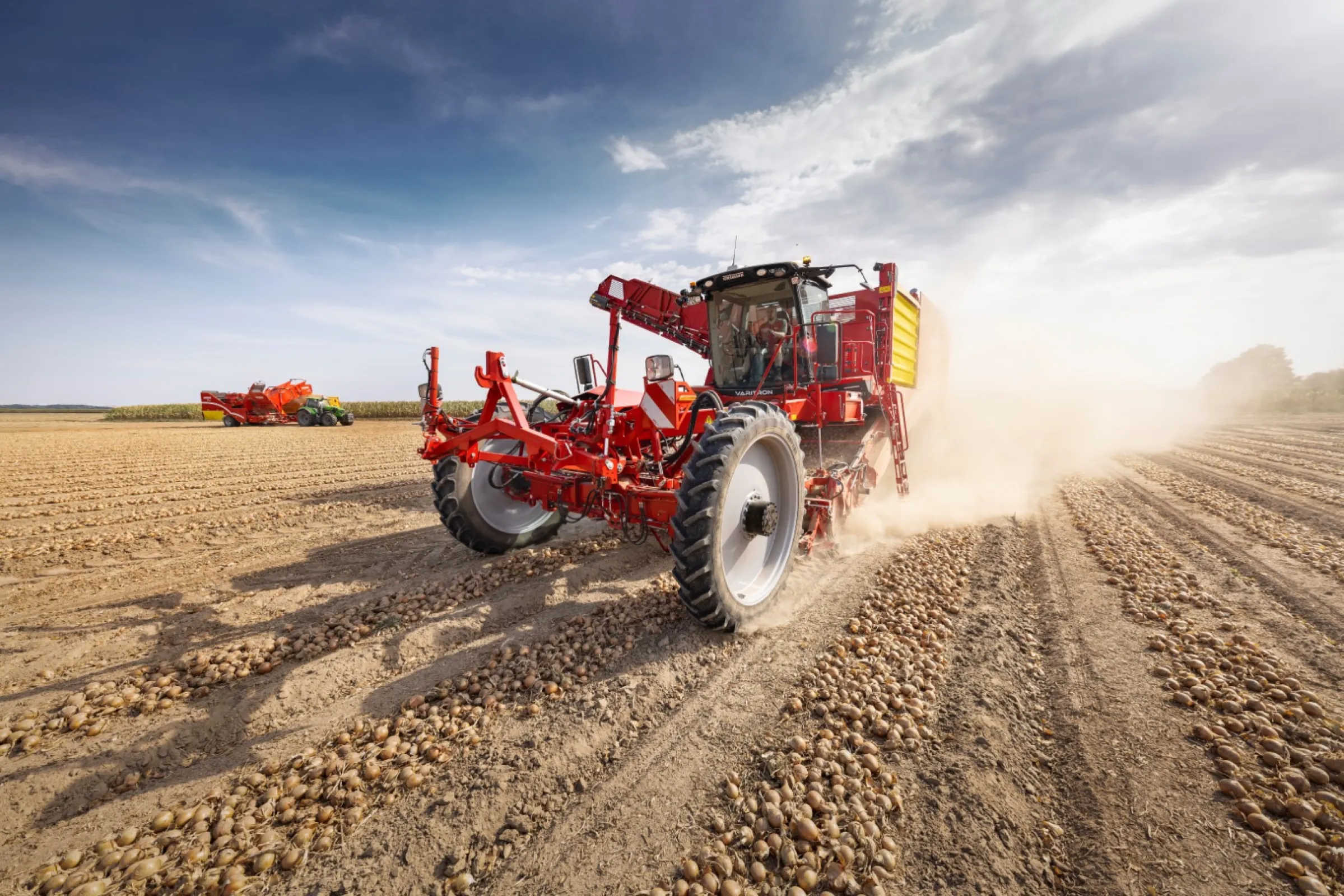 VARITRON 470: 4-row, 7 t NonstopBunker, high separation, wheels, 460 HP
