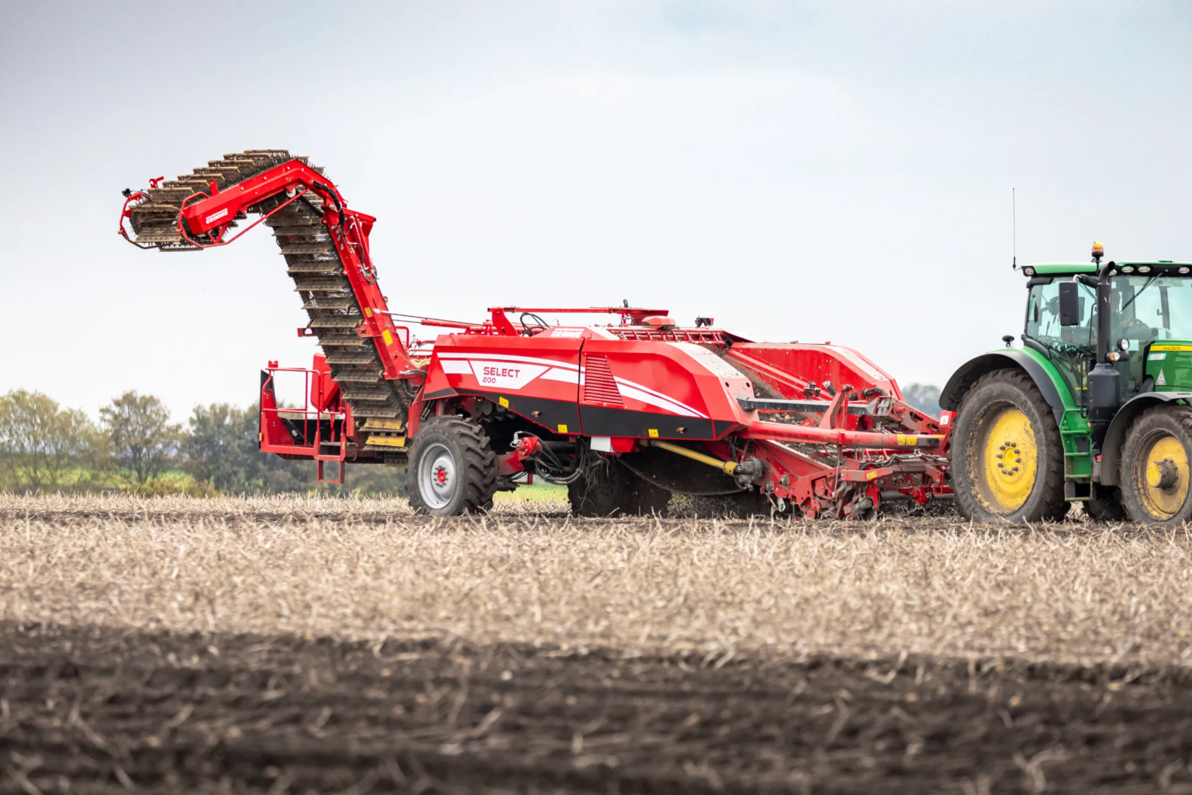 T-100DF - Single row, trailed, with cart elevator