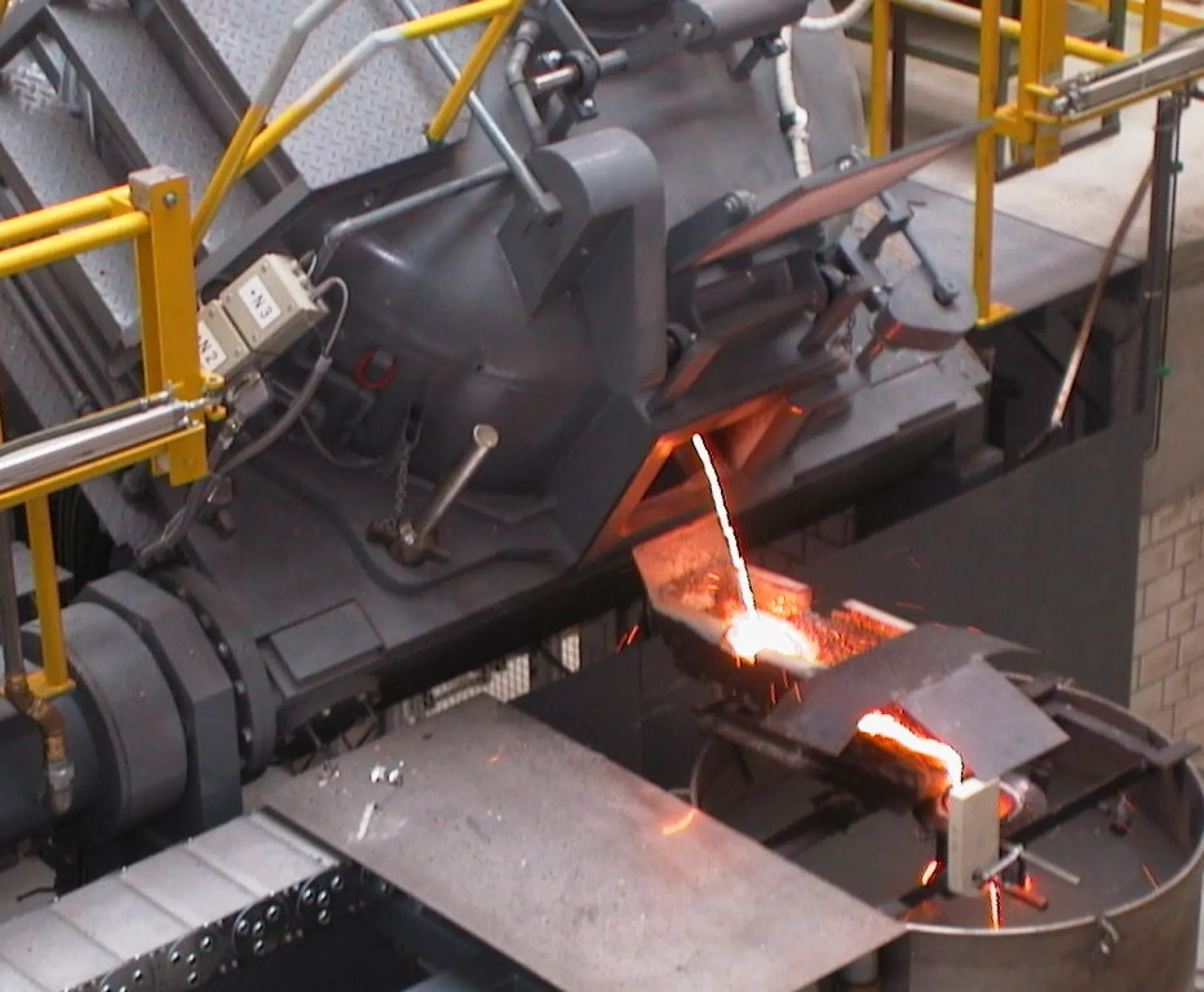 Vacuum Induction Melting and pouring under protective gas