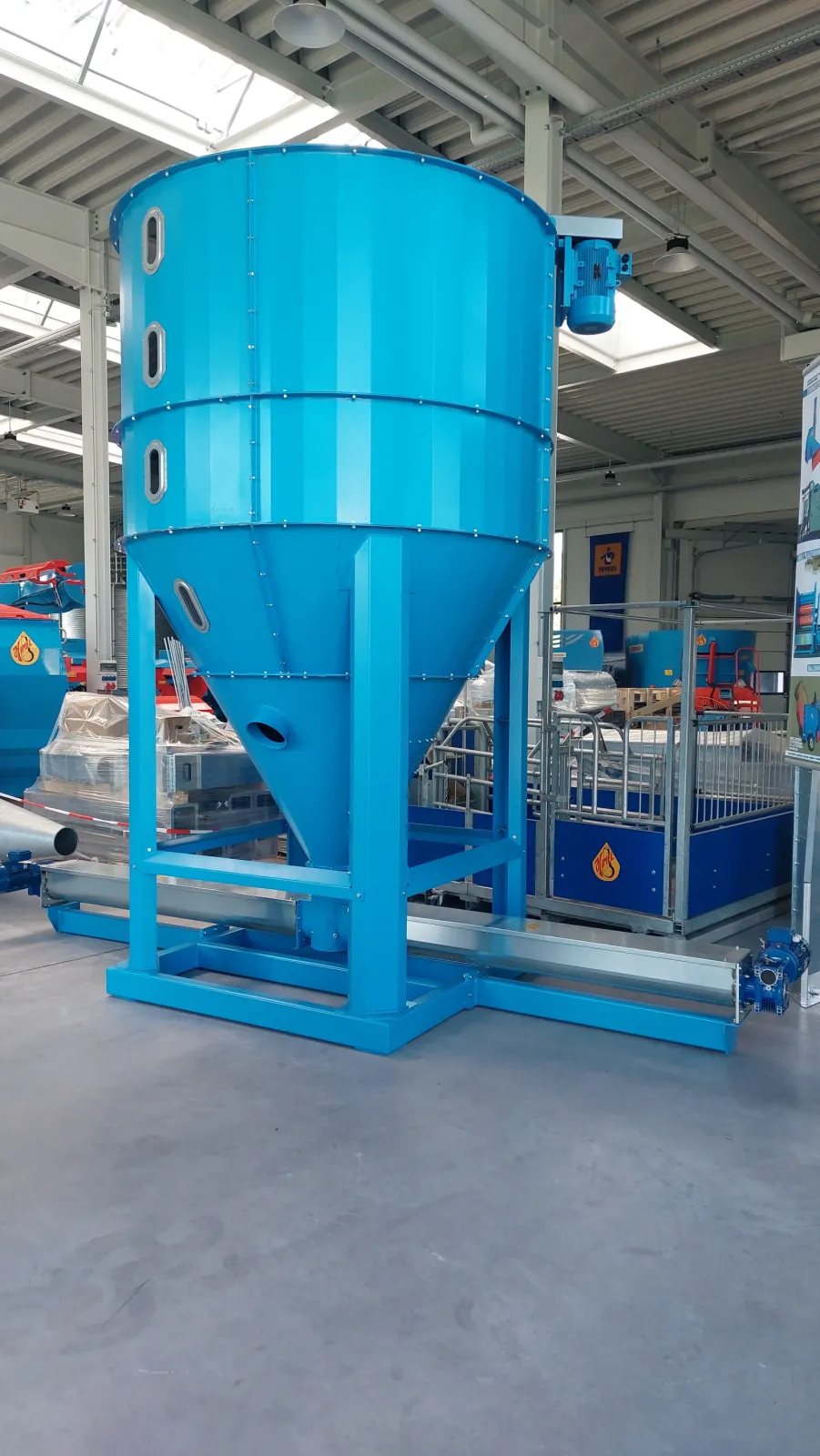 High-volume feed mixer for high hourly output with low overall height. Capacity approx. 10 t/h