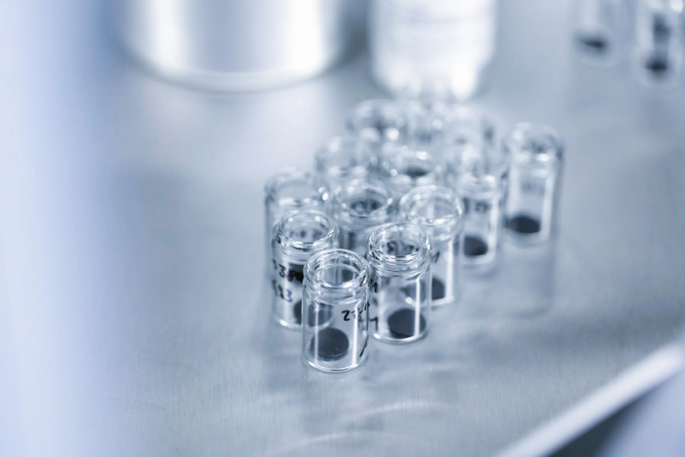 Sample containers with dried, die-cut LFP electrodes for coin cell measurements