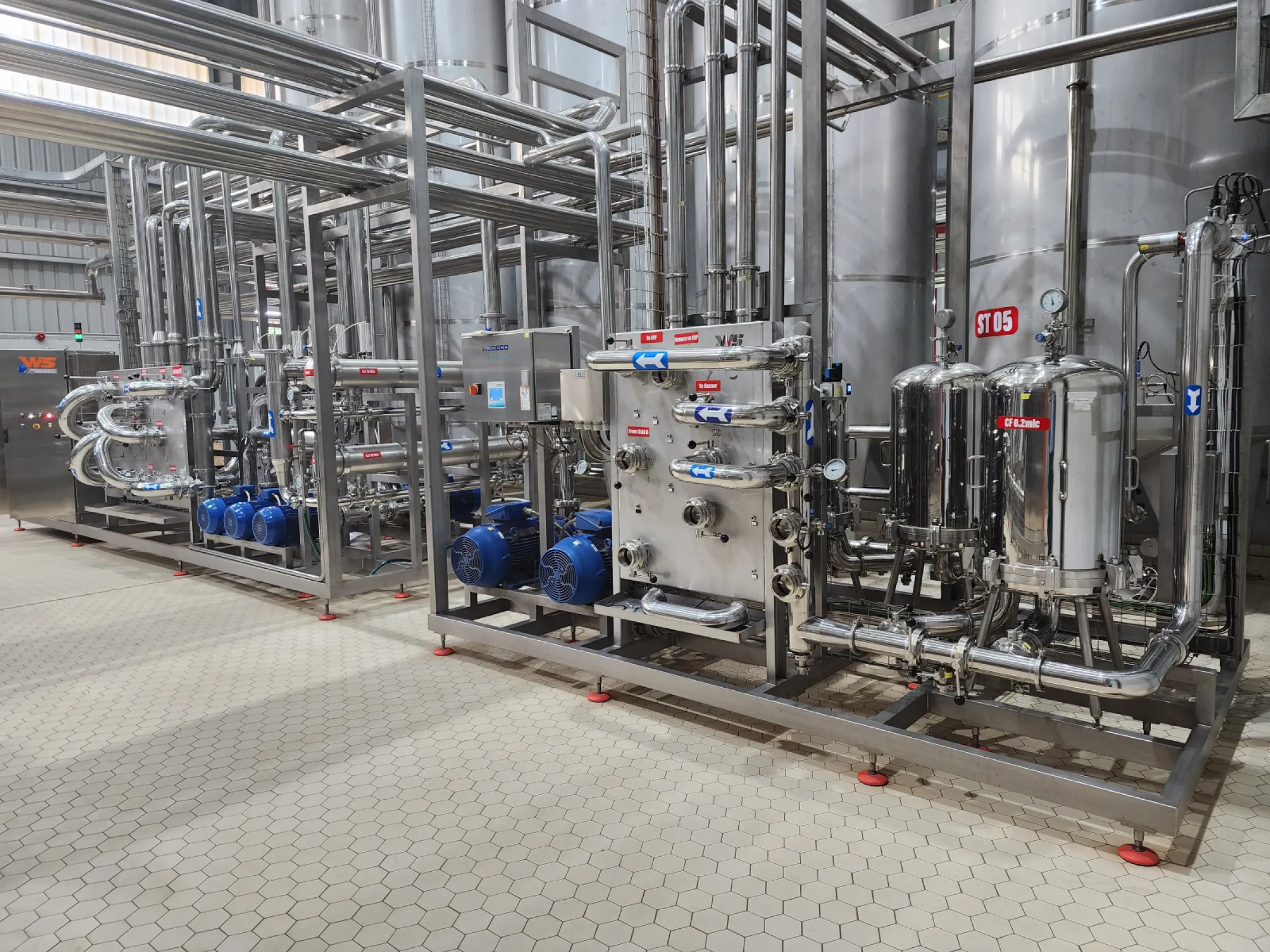 Industrial ceramic flooring systems for food processing industry
