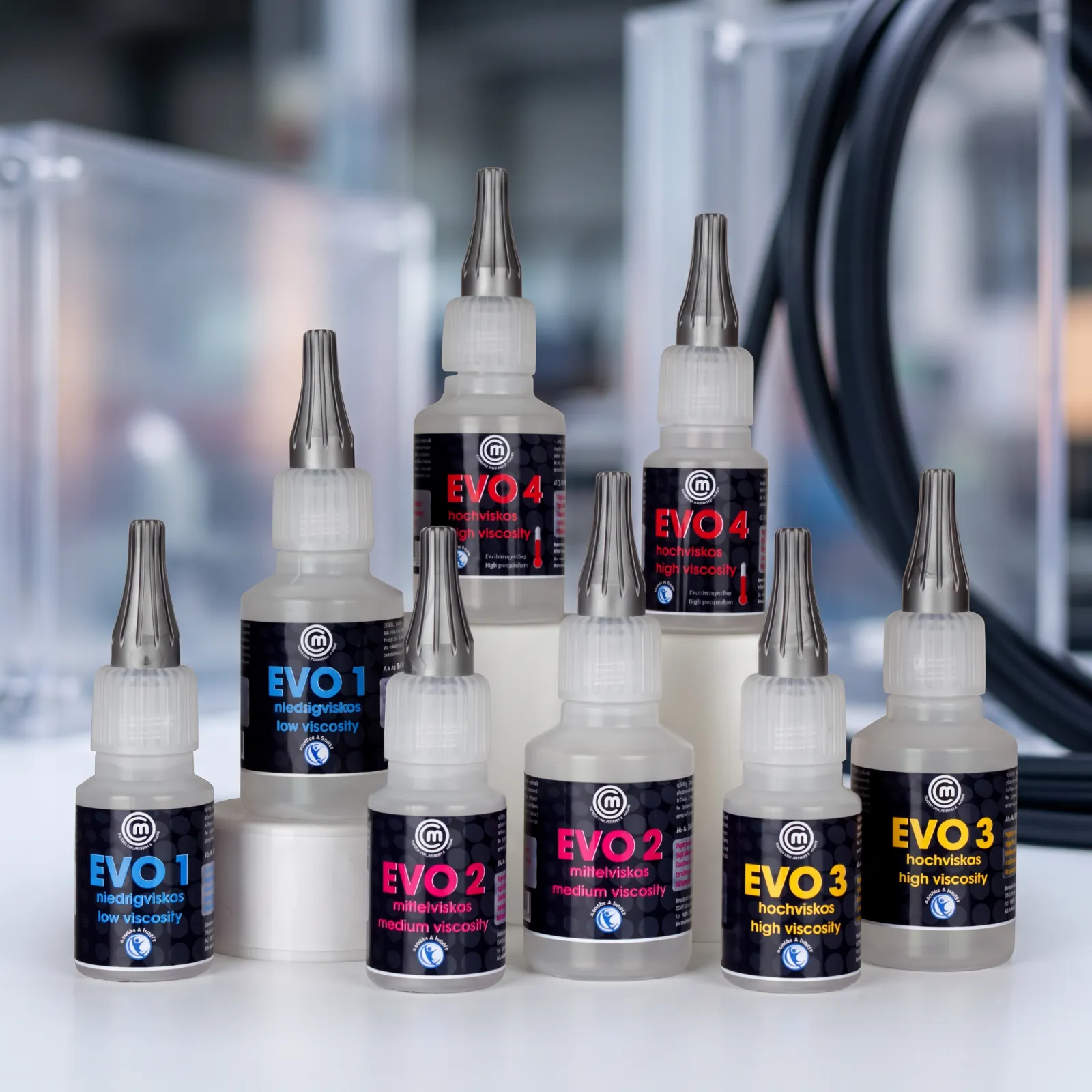 MD GLUE EVO by Marston-Domsel is a premium instant adhesive for top industrial needs. Thanks to a special formula, it is low-odor and prevents efflorescence (white edges) – ideal for visually perfect, clean bonds.