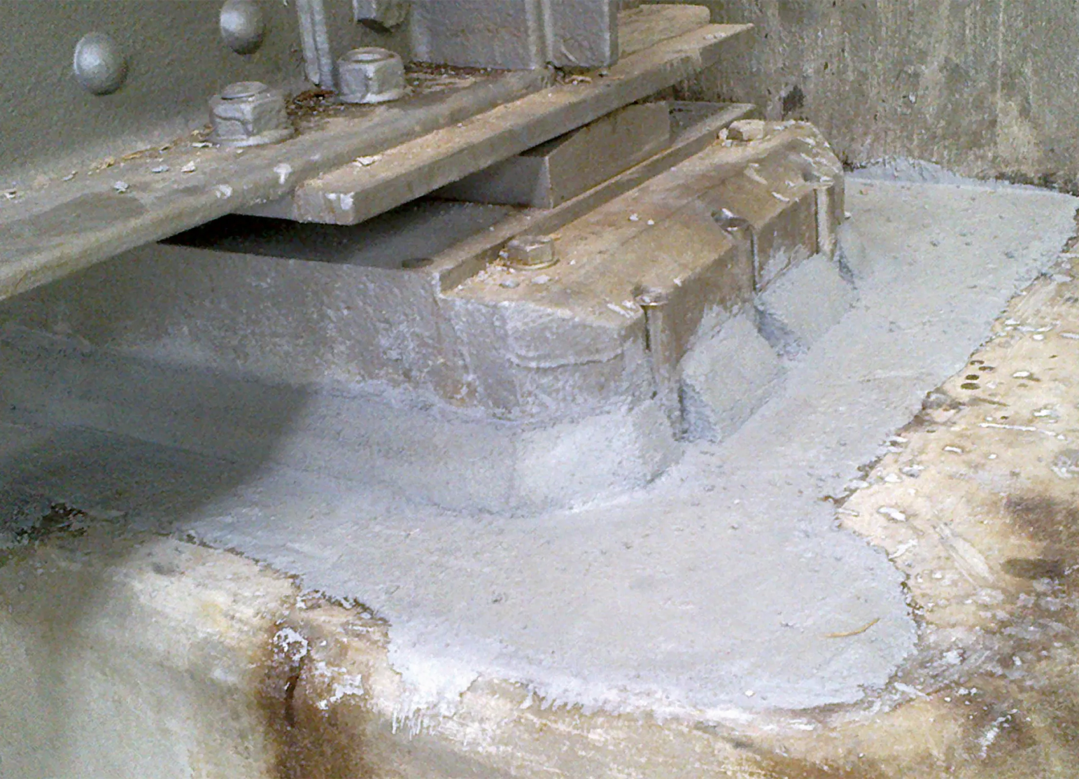 Bridge bearing grouting with high-strength reactive resin mortar for precise load transfer and long-term stability