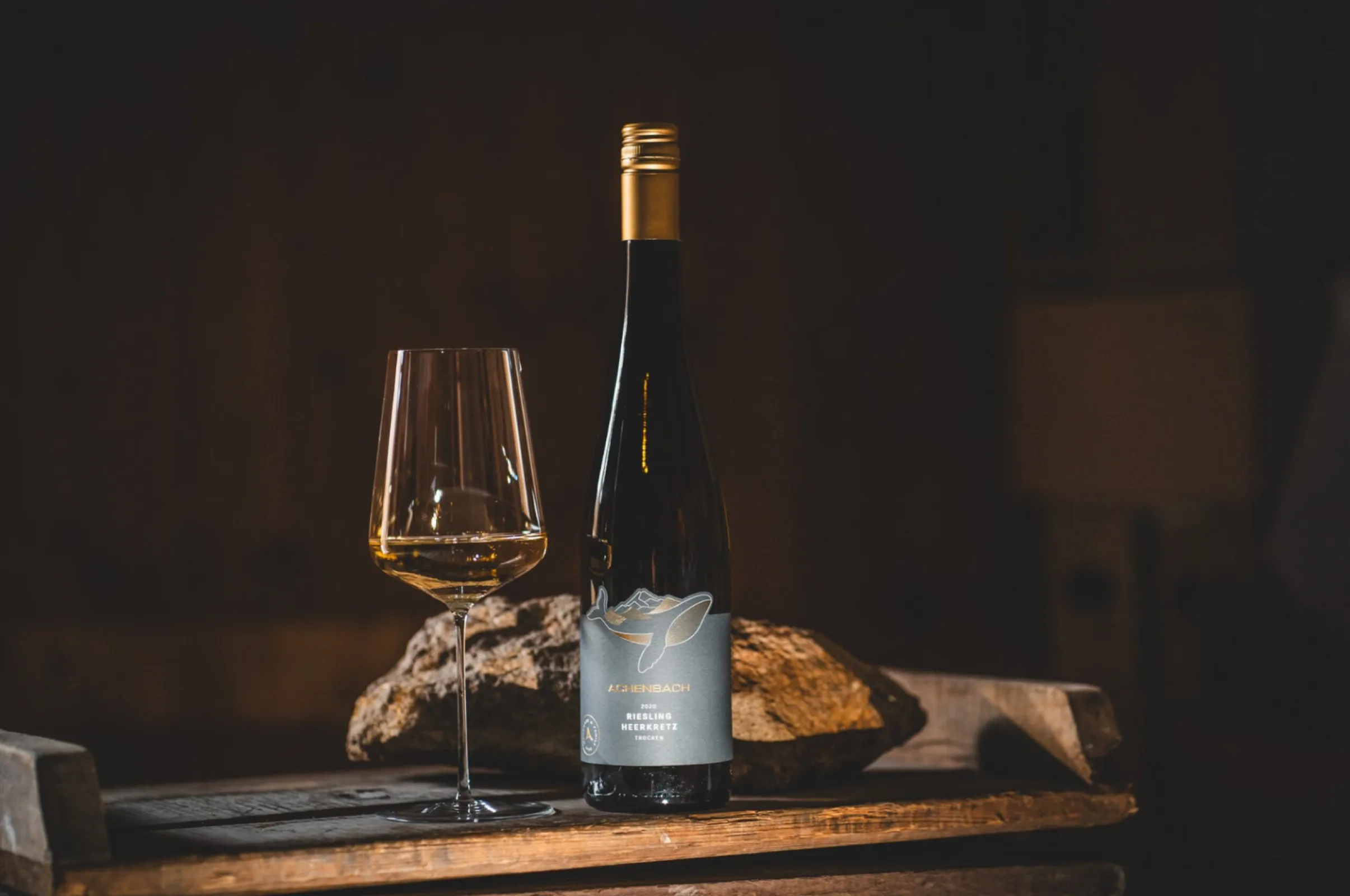Unique Design, soils, unlike almost anywhere else in Rheinhessen. Our volcano symbolises the volcanic activity in our region 290 million years ago. Our majestic whale symbolises the primeval sea that covered our present-day vineyards 30 million years ago.