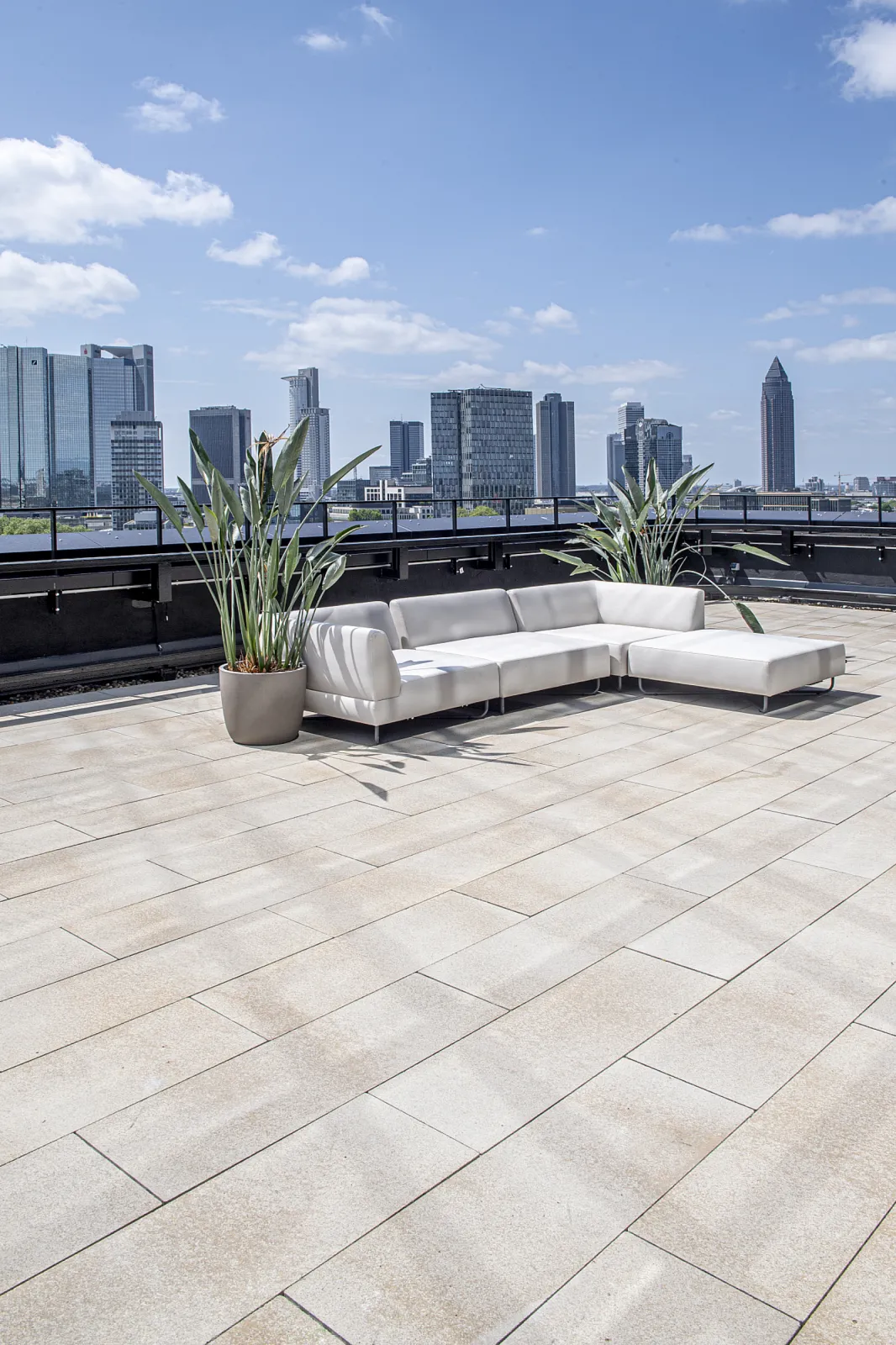 Frankfurt/roof deck/UMBRIANO granite-beige