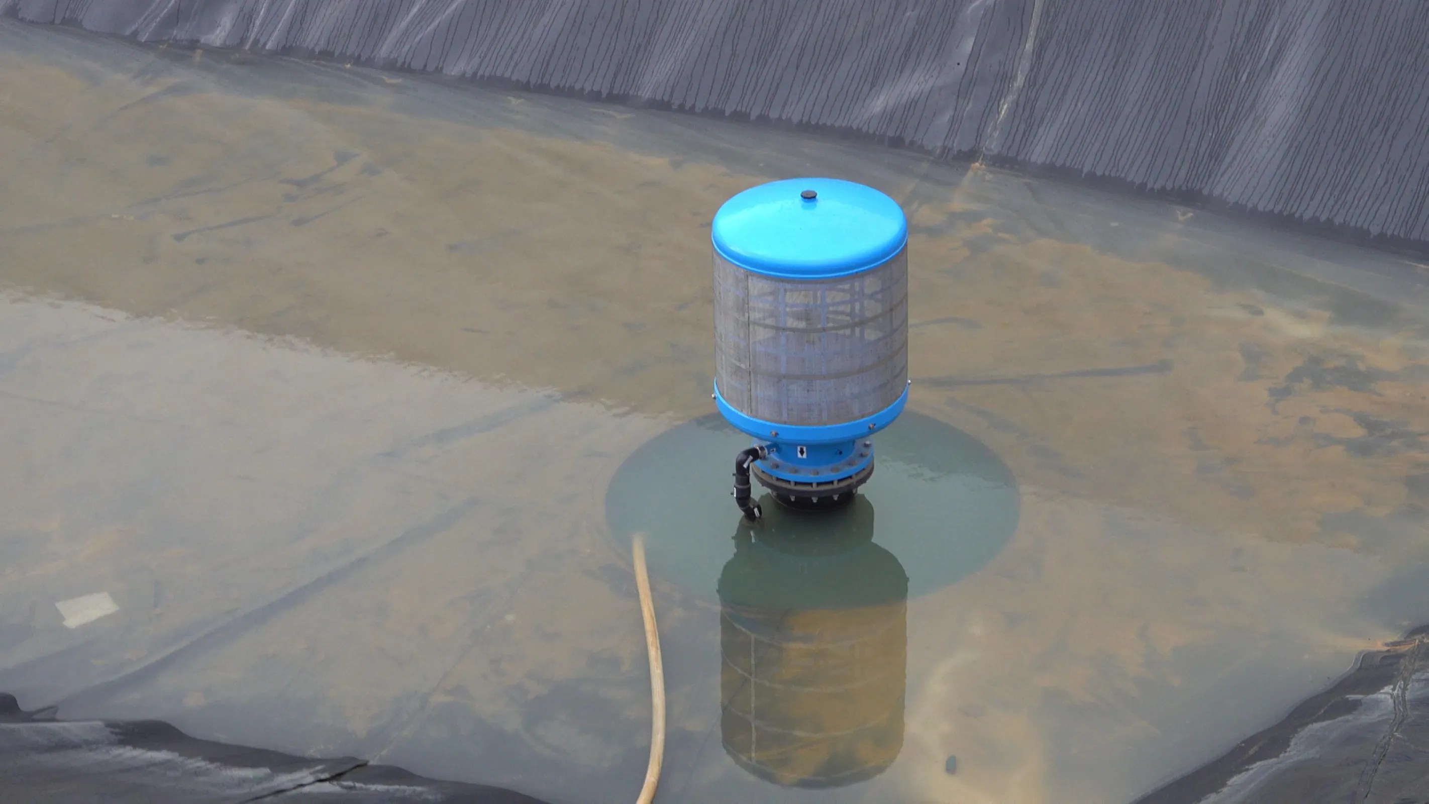 Water reservoir for irrigation system