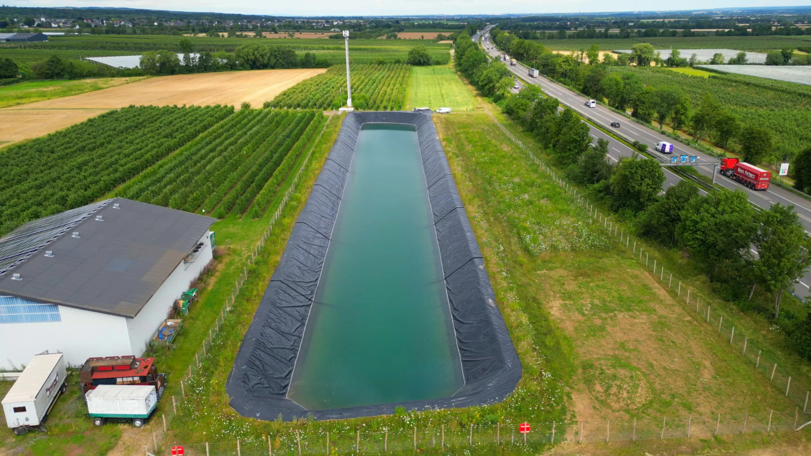 Water reservoir for irrigation system