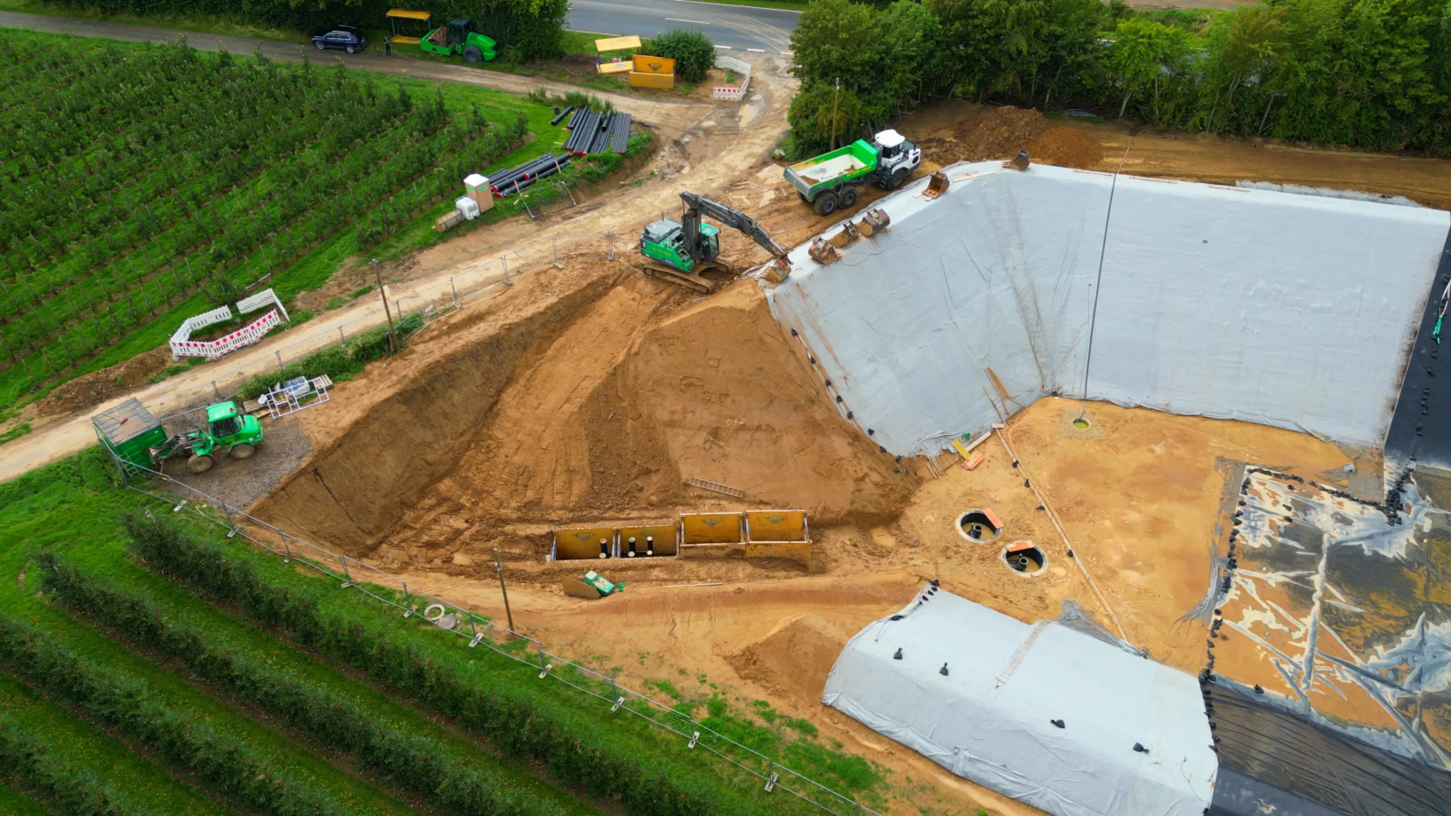 Water reservoir for irrigation system