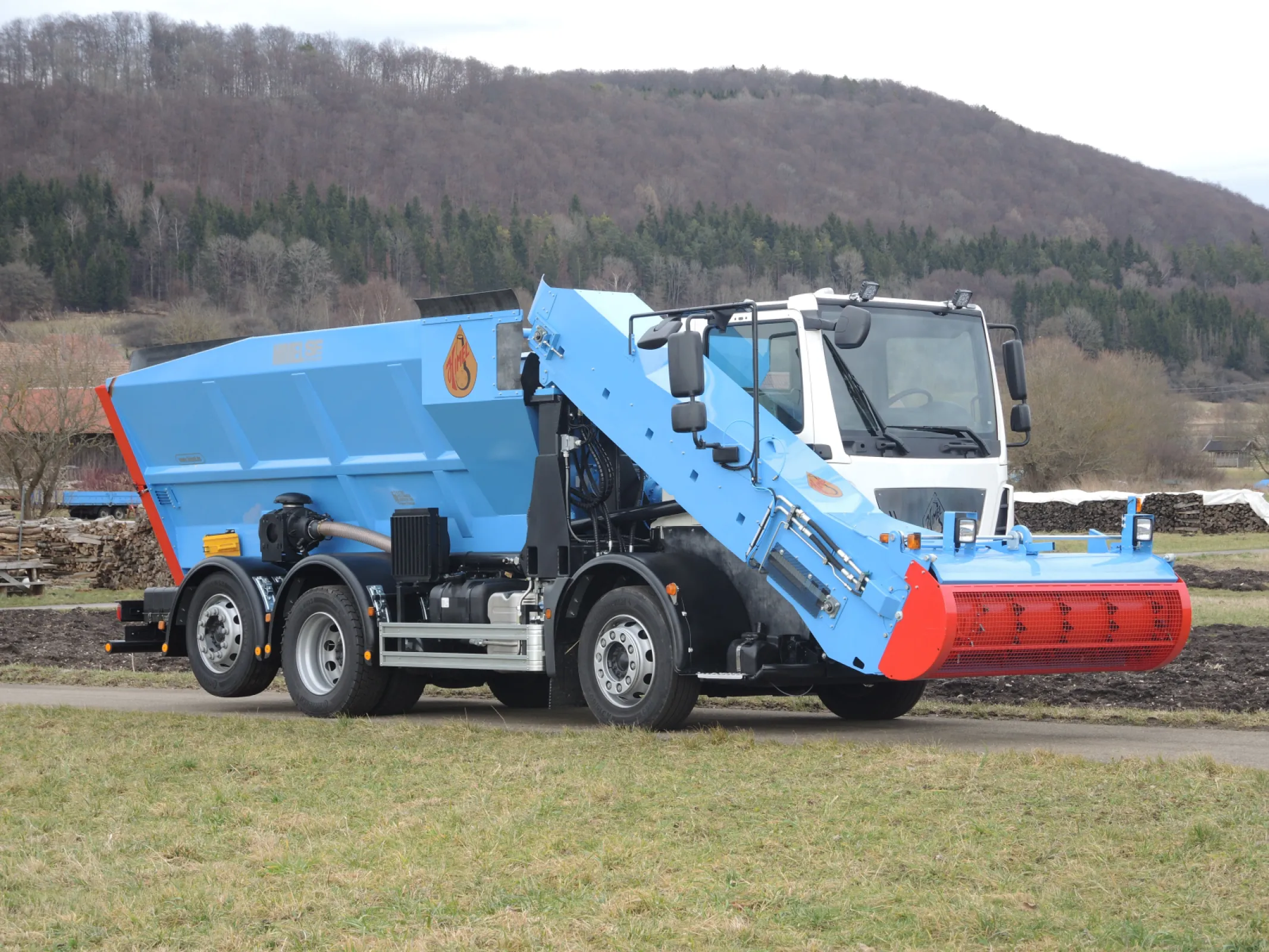 HIMEL self-driven feed mixer wagen with a powerful cutter and 3 horizontal augers
