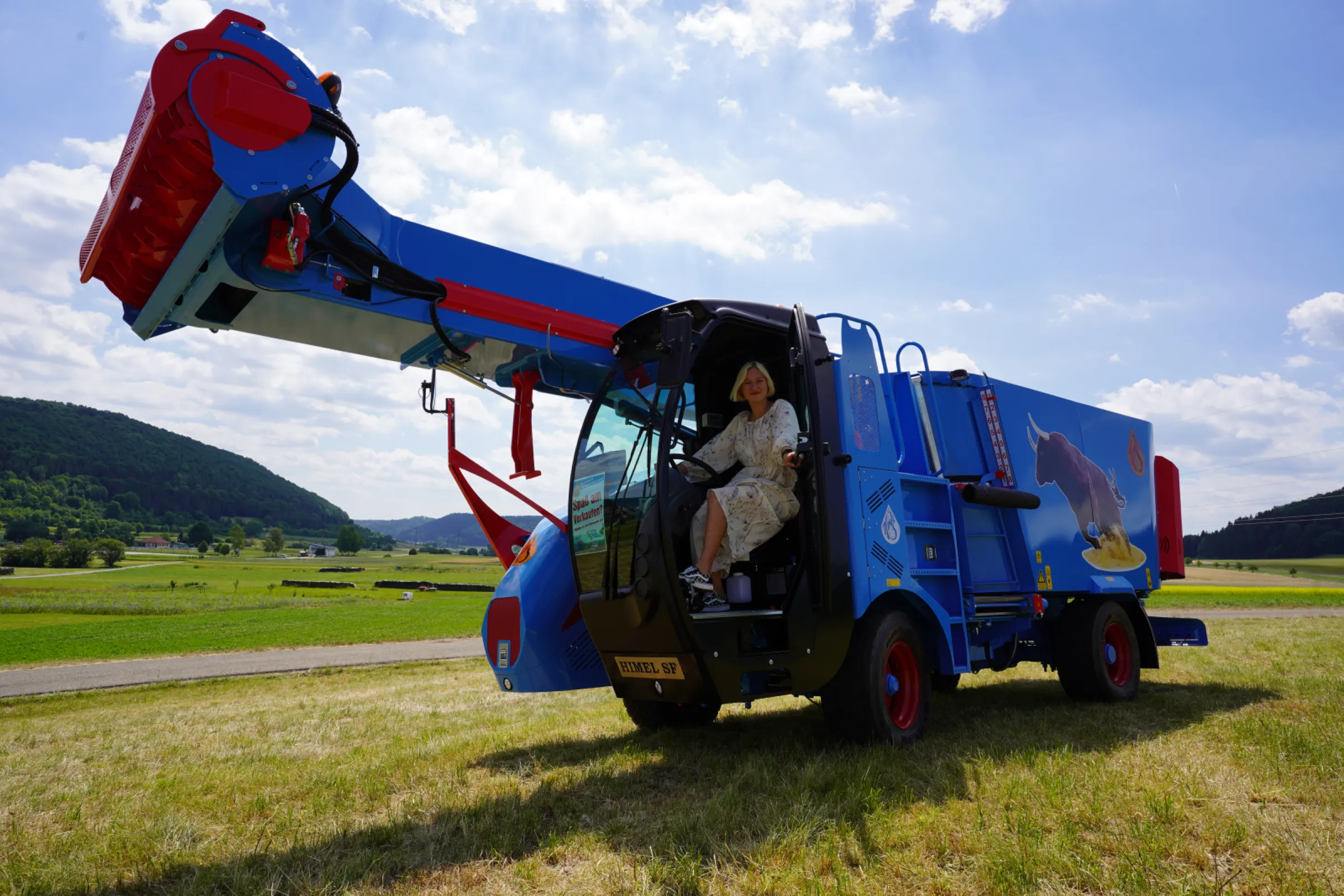HIMEL self-driven feed mixer wagen with a powerful cutter and 2 vertical augers