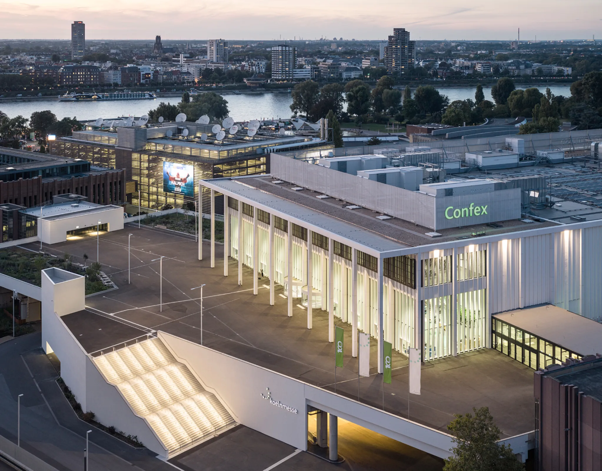 Exhibition- and Convention Hall Confex, Koelnmesse, Germany. © HG Esch