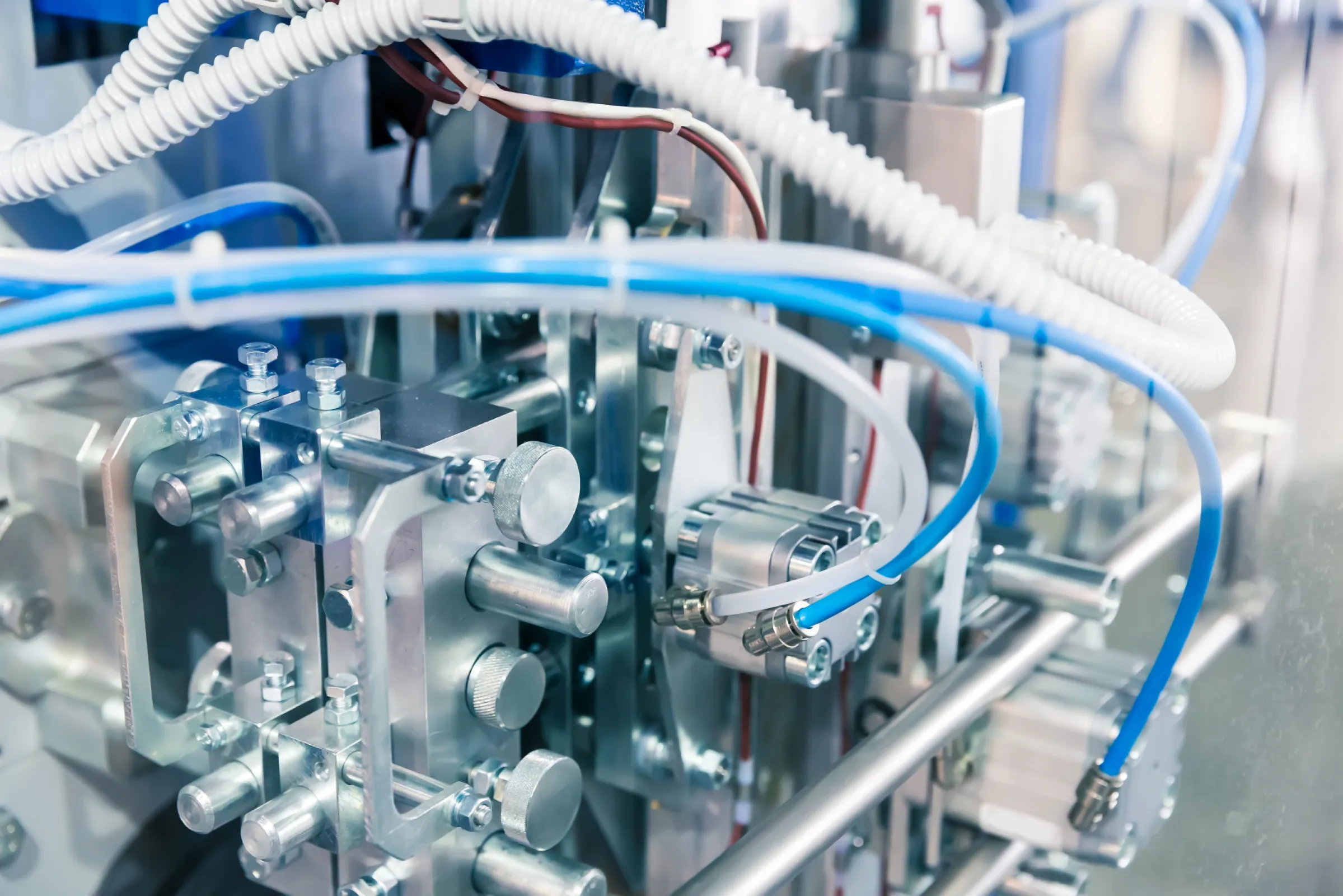 WALTHER-PRÄZISION pneumatic and hydraulic clean-break couplings are widely used across the machine and manufacturing industry. Proven in demanding applications, they deliver reliable performance and durability under the toughest conditions.