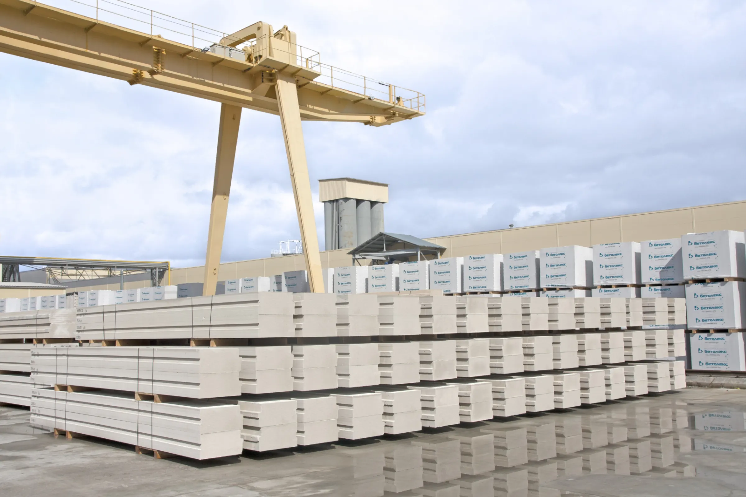 AAC ready for transport! / The highest quality aerated concrete panels on Wehrhahn machines - for fast building construction