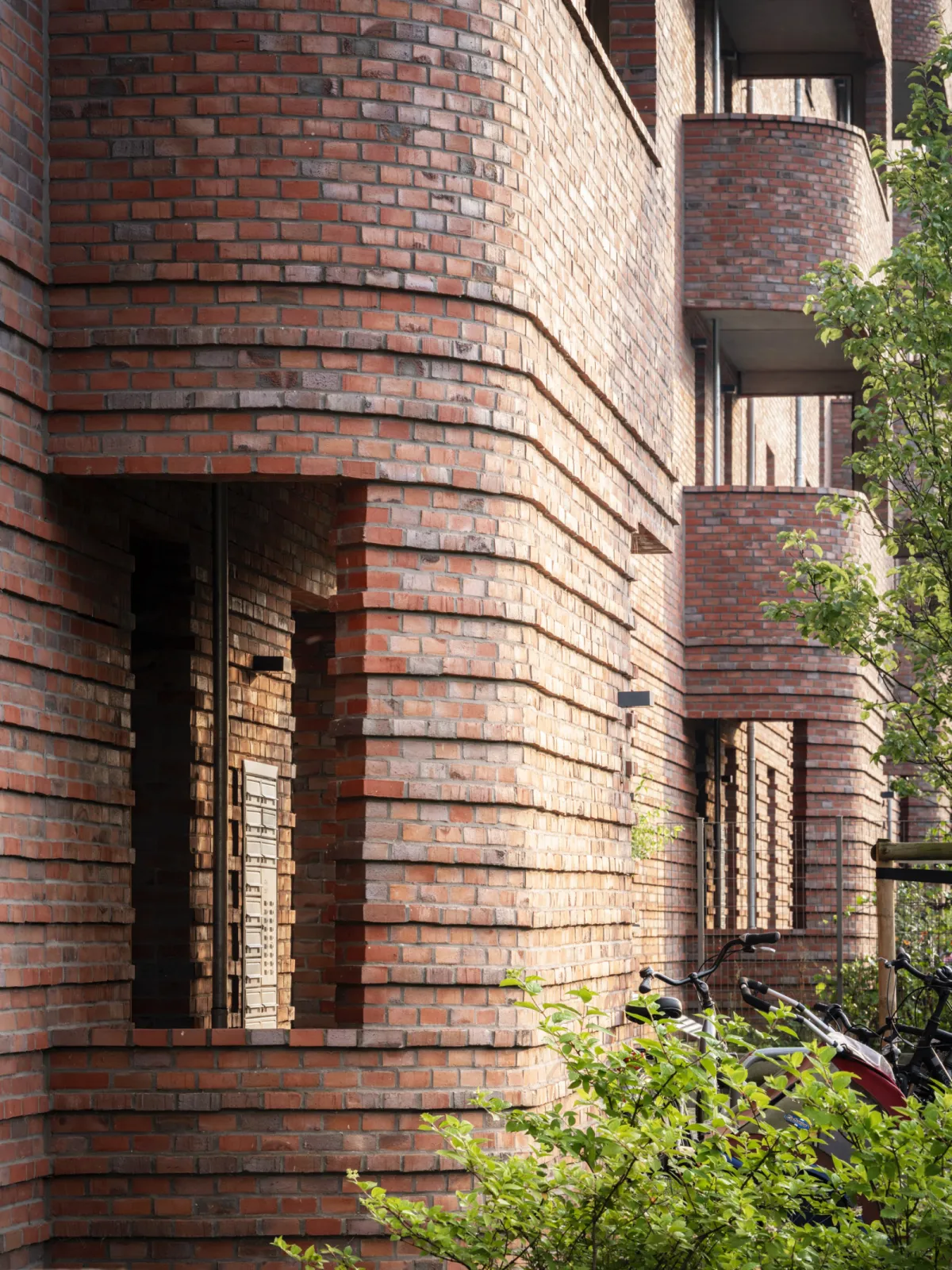 Residential Building 'Sportplatzring 5-21', Hamburg-Stellingen, Germany/ ©Marcus Bredt