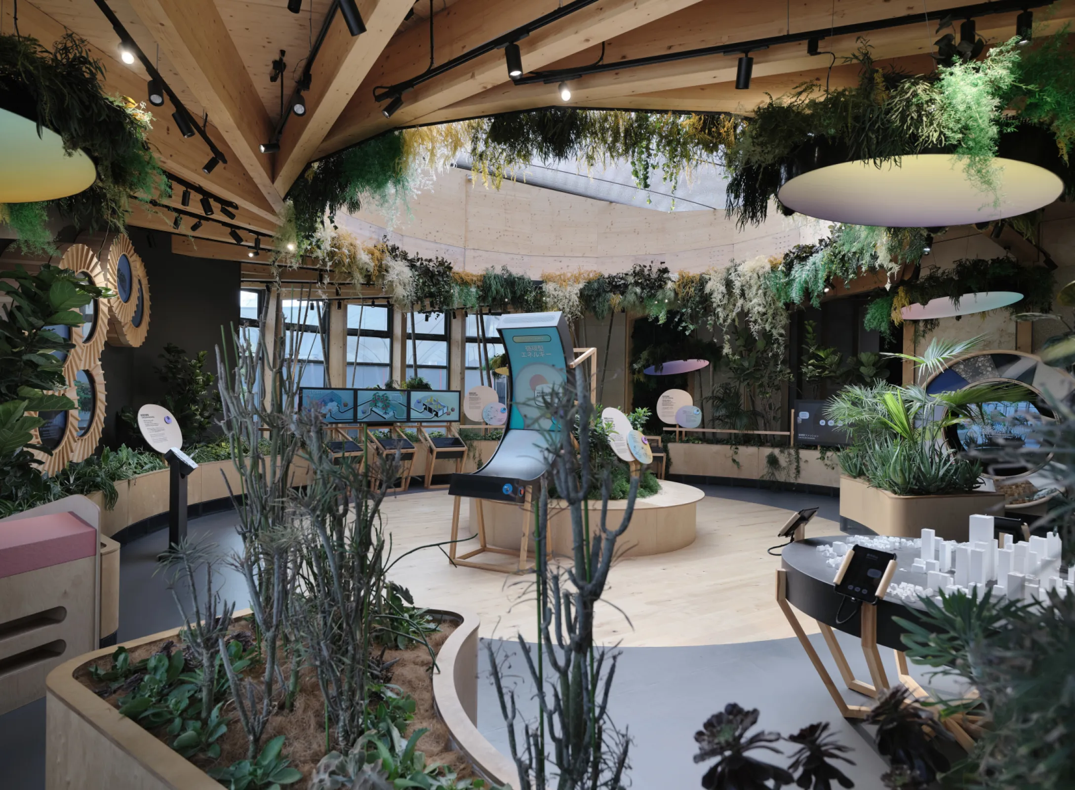 A multisensory journey through circular design. Natural, recycled and innovative materials reveal their life cycles, making the principles of circular architecture tangible and inspiring new perspectives on a resource-conscious future. Photo: Taufik Kenan