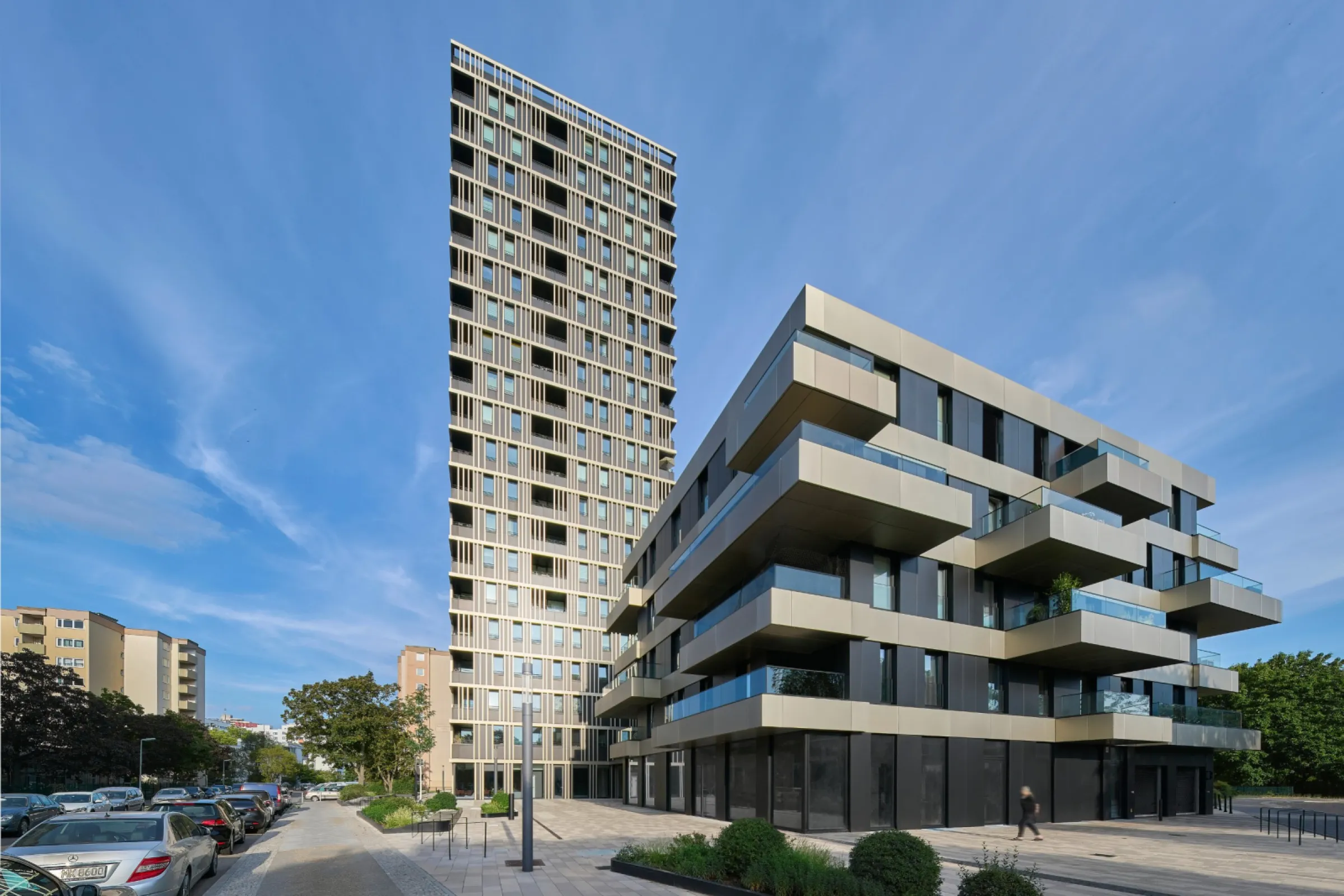TLW, Berlin-Gropiusstadt – cooperative housing ensemble with a 20-storey residential tower and a five-storey townhouse for Beamten-Wohnungs-Verein zu Berlin eG. Photo: Jens Willebrand