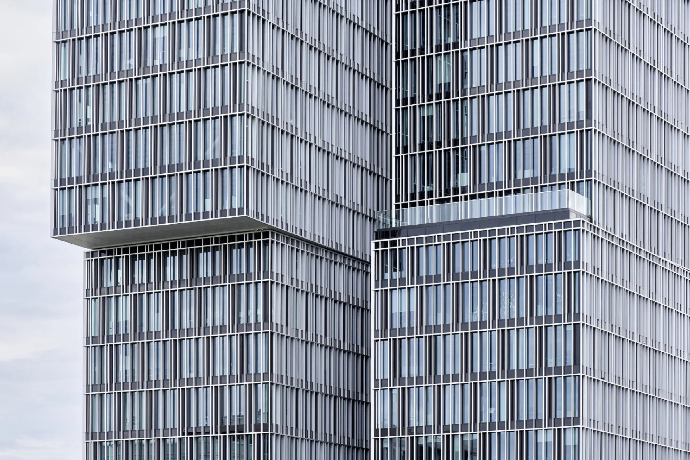 Shifted volumes and vertical fins define the façade of the FAZ Tower. Photo: Jens Willebrand