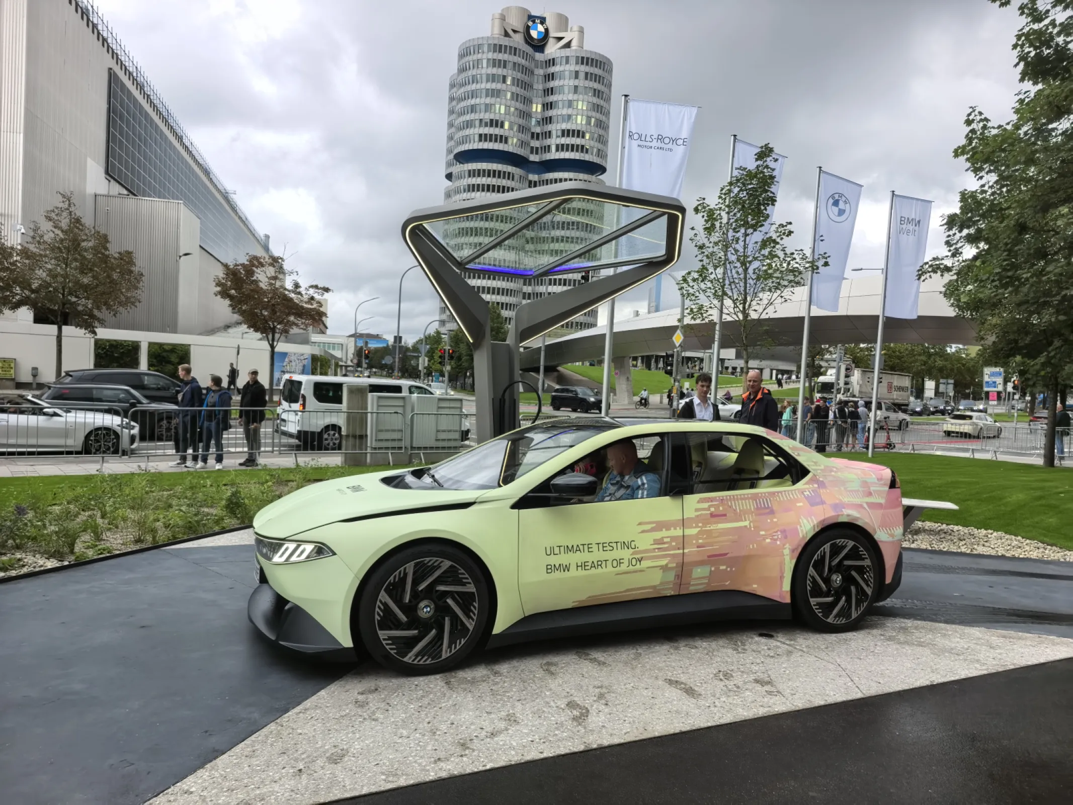 Up to 1000A at CCS2, BMW HQ, Munich