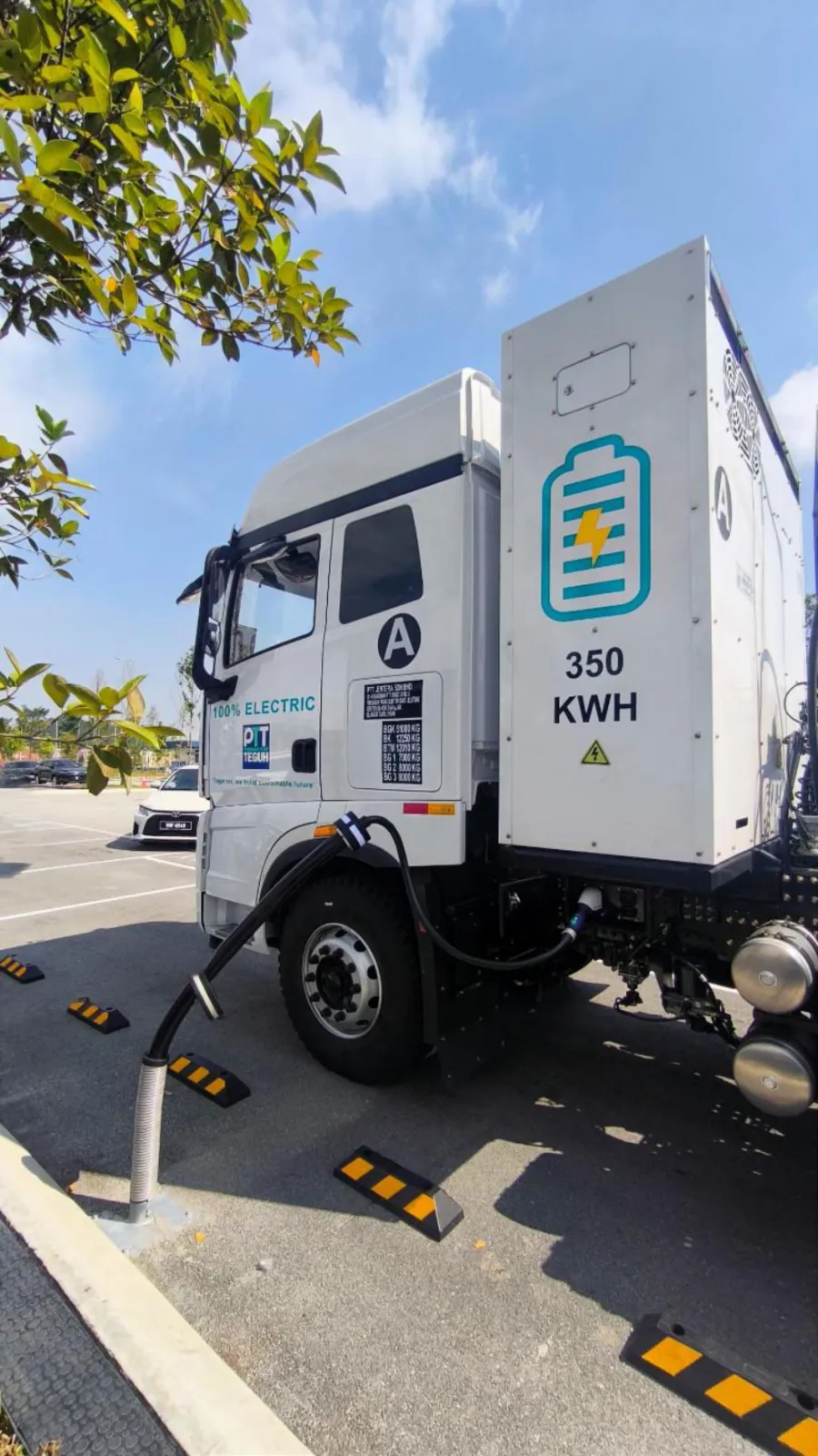Conductive charging before battery swap - the freedom of power distribution by DC grids